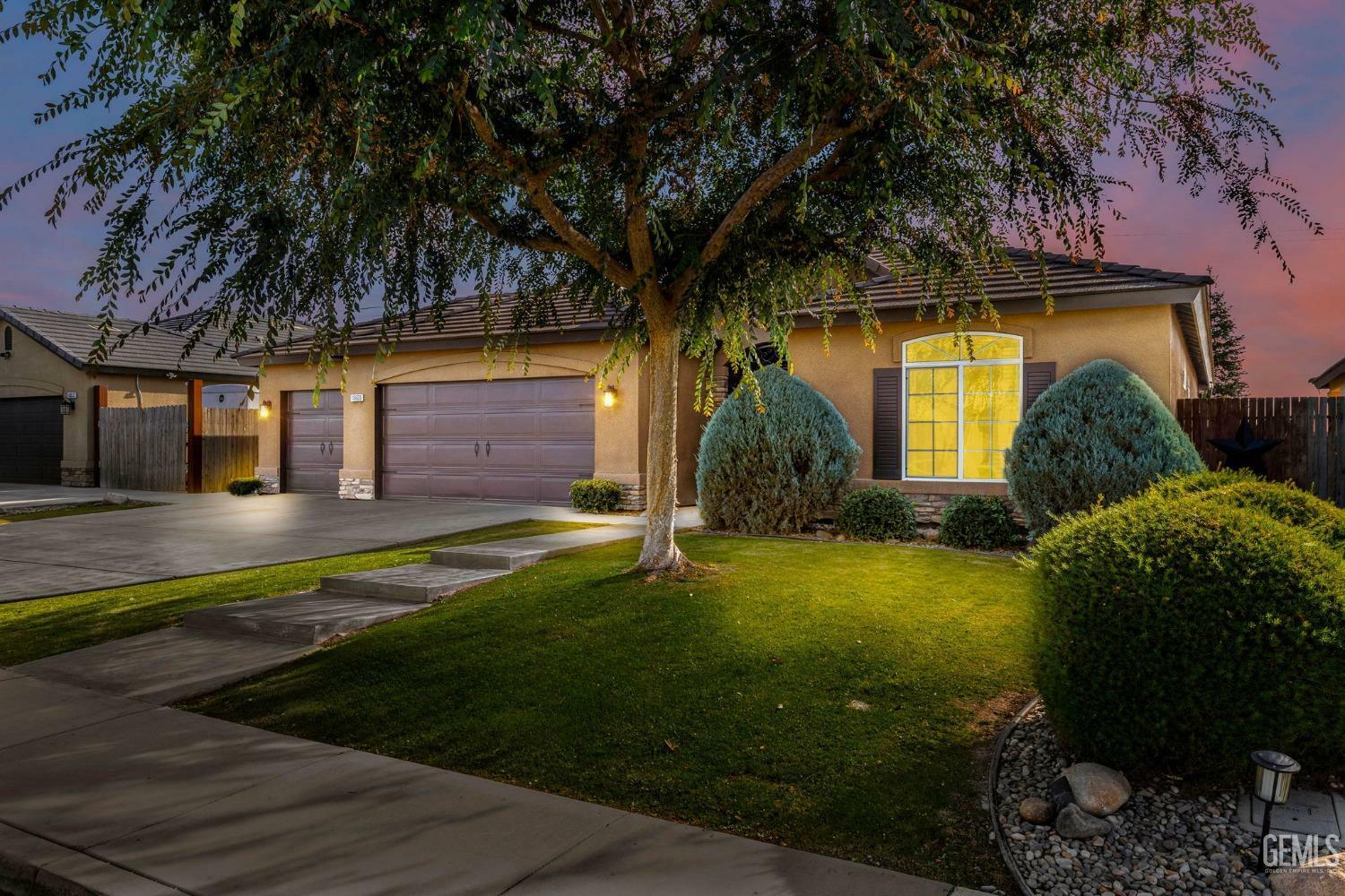 Property Photo:  10603 Avenida Frasca Drive  CA 93311 