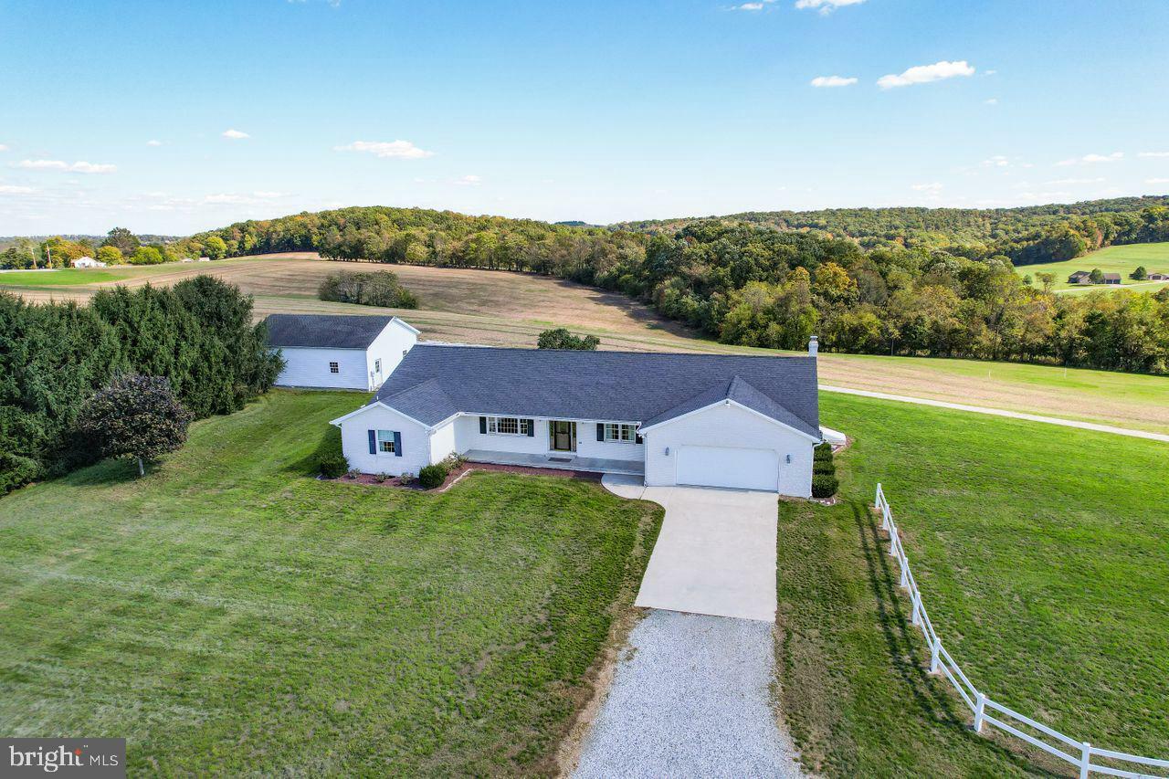 Property Photo:  1537 Snyder Corner Road  PA 17356 