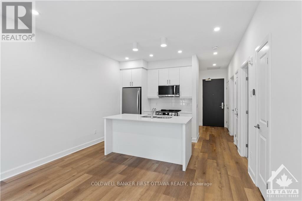 Property Photo:  520 Pimiwidon Street 202  ON K1K 5B4 