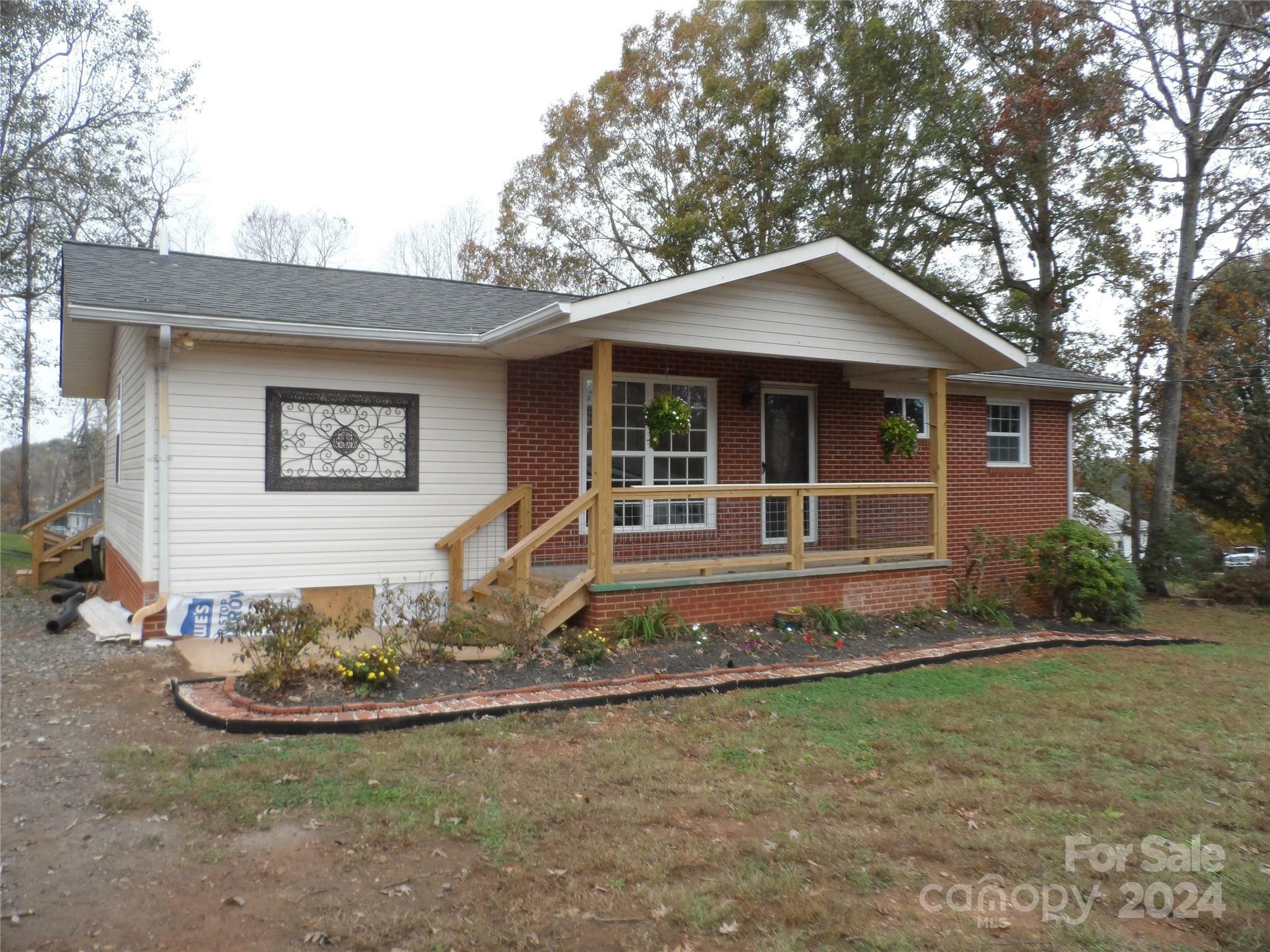 Property Photo:  205 Phillips Street  NC 28655 