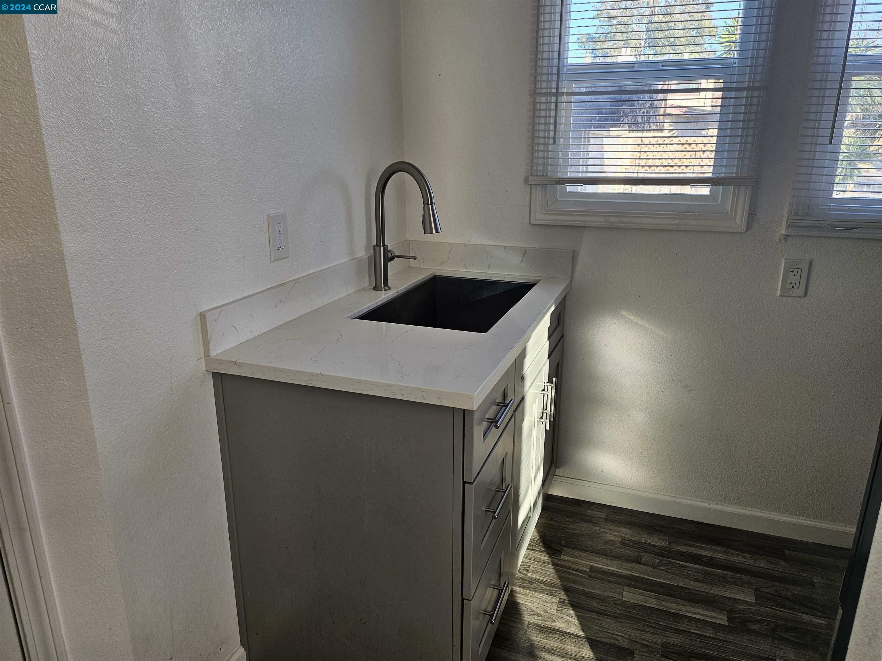 Property Photo:  722 59th St  CA 94609 