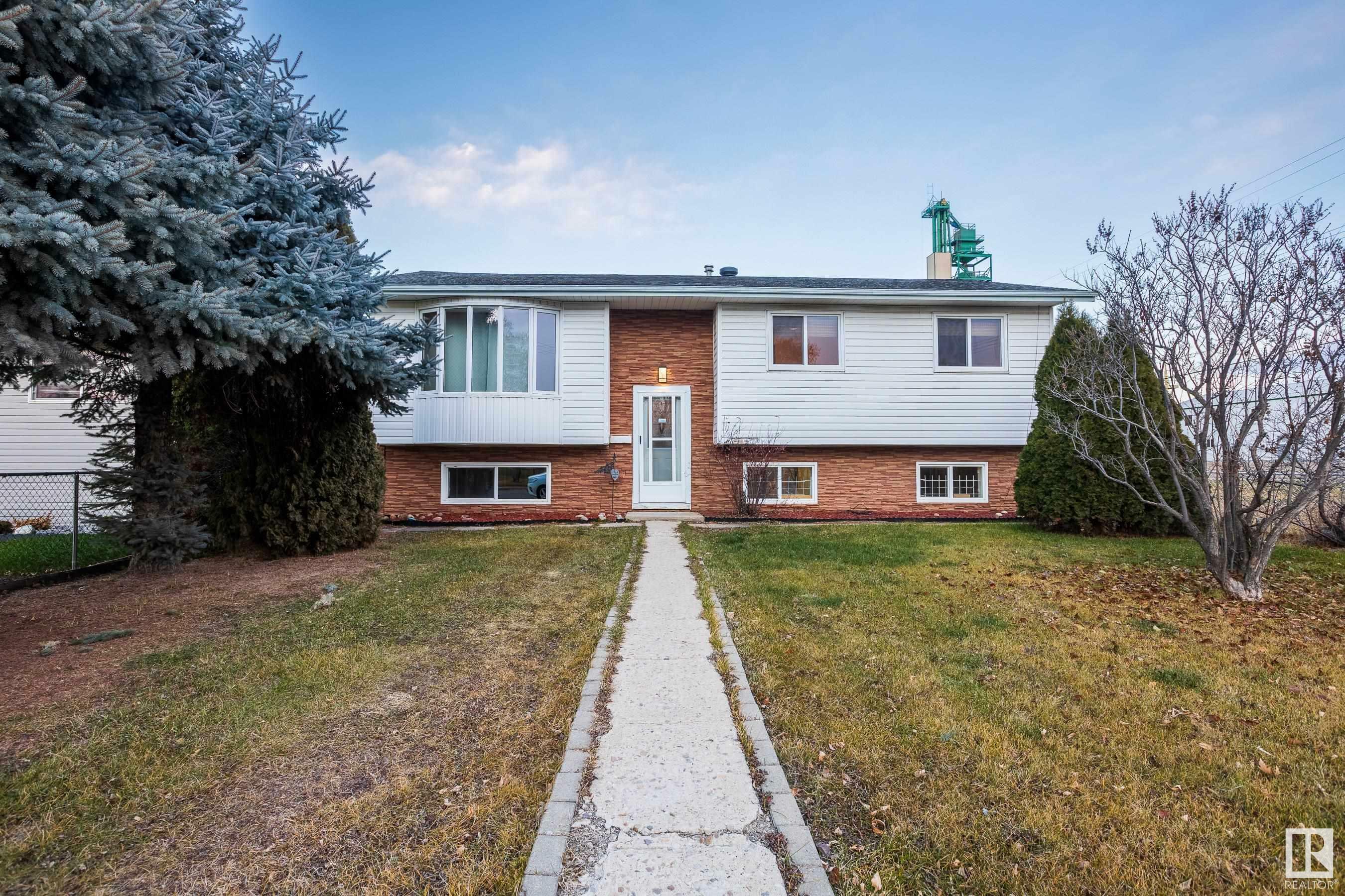 Property Photo:  10807 99 Avenue  AB T7P 1P2 