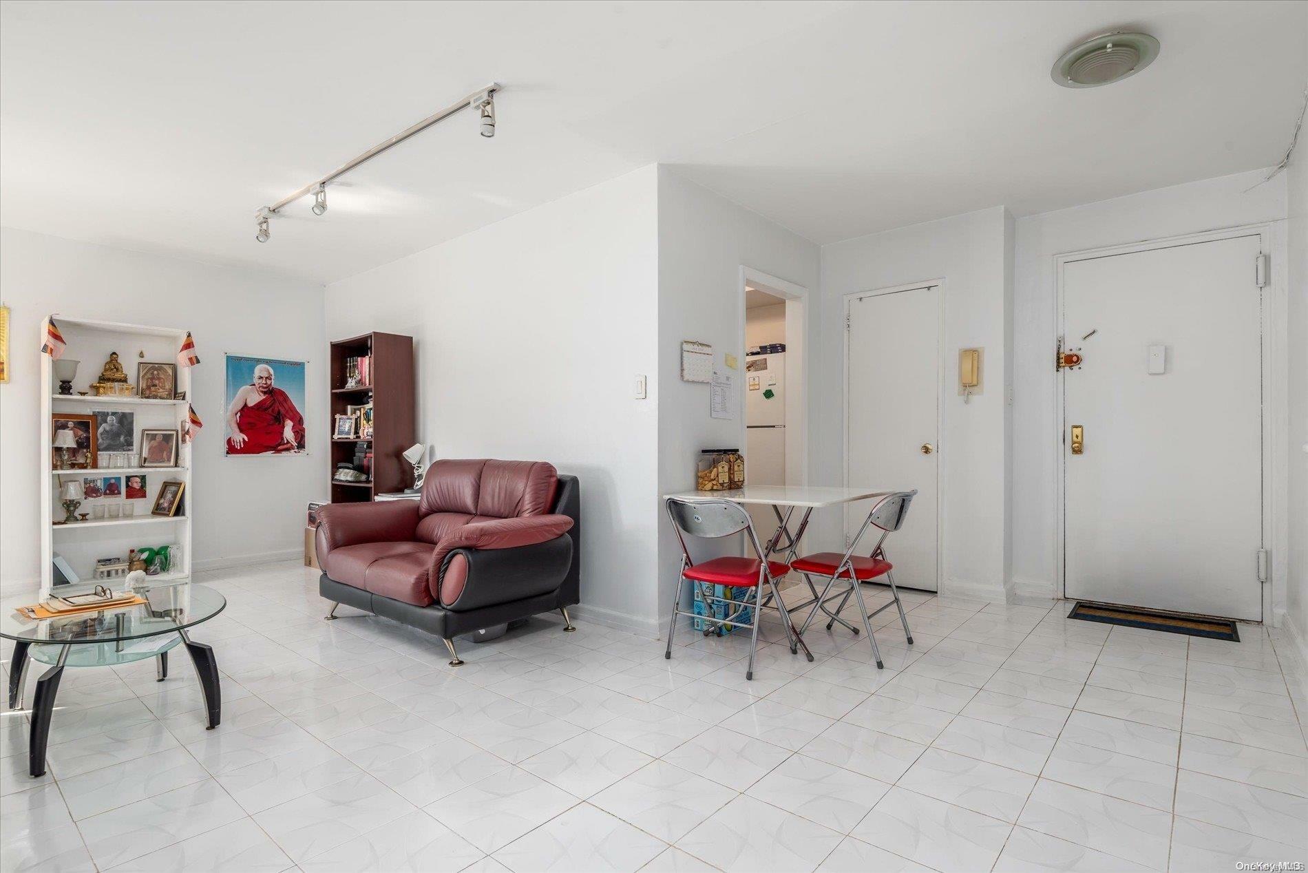 Property Photo:  735 Avenue W 6J  NY 11223 