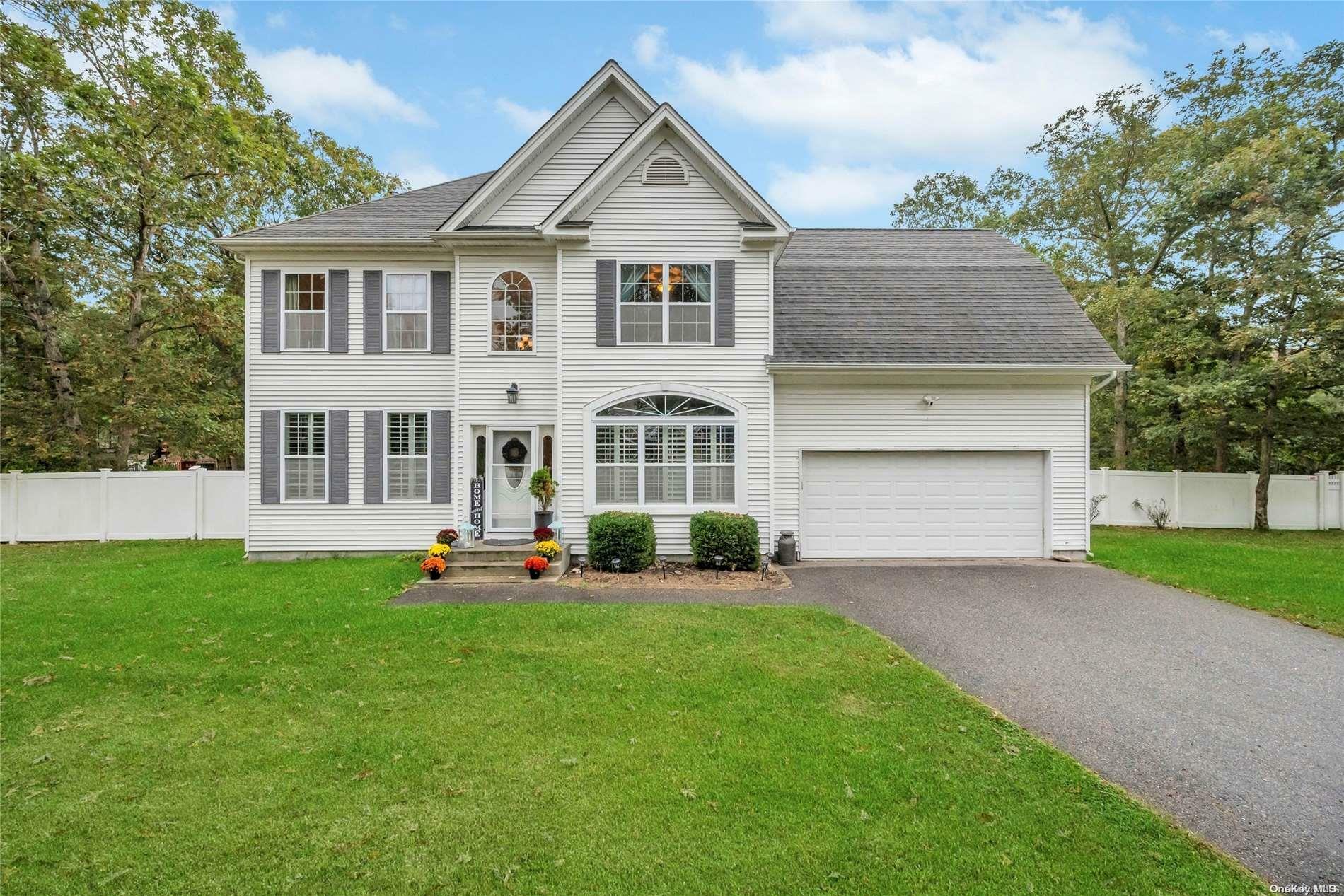 Property Photo:  7 Horstead Court  NY 11980 