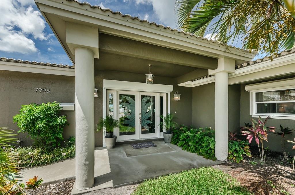 Property Photo: 7998 2nd Avenue S FL 33707