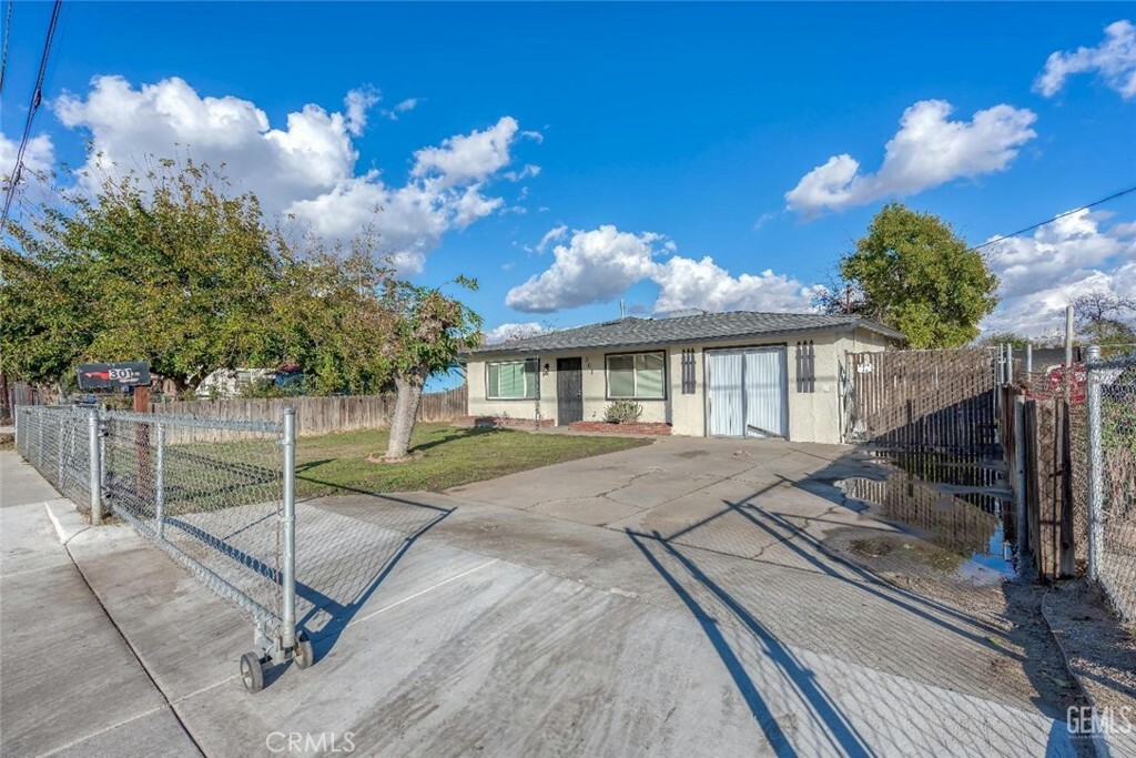 Property Photo:  301 Ohio Drive  CA 93307 