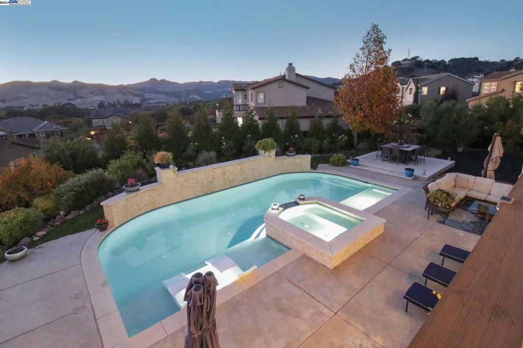 Property Photo:  5315 Donald Ridge Ct  CA 94534 