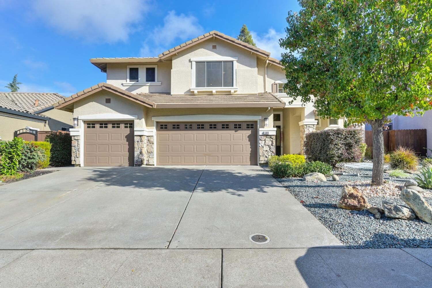 Property Photo: 689 Halidon Way CA 95630