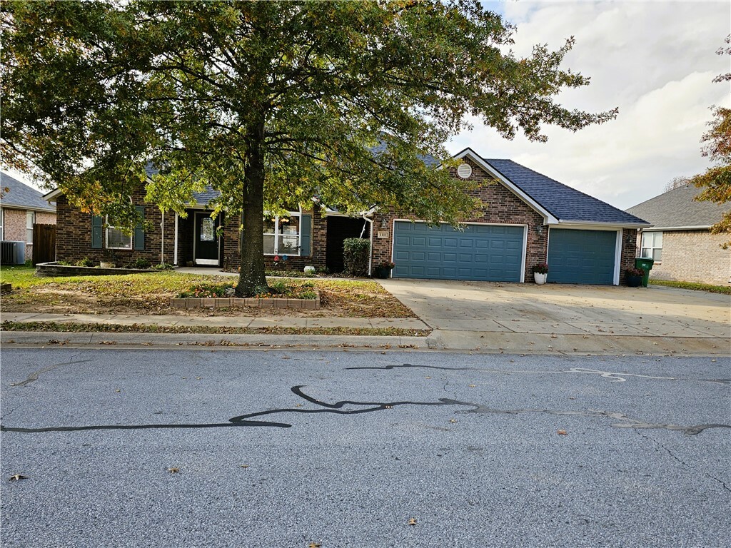 Property Photo:  1111 Lariat Drive  AR 72719 