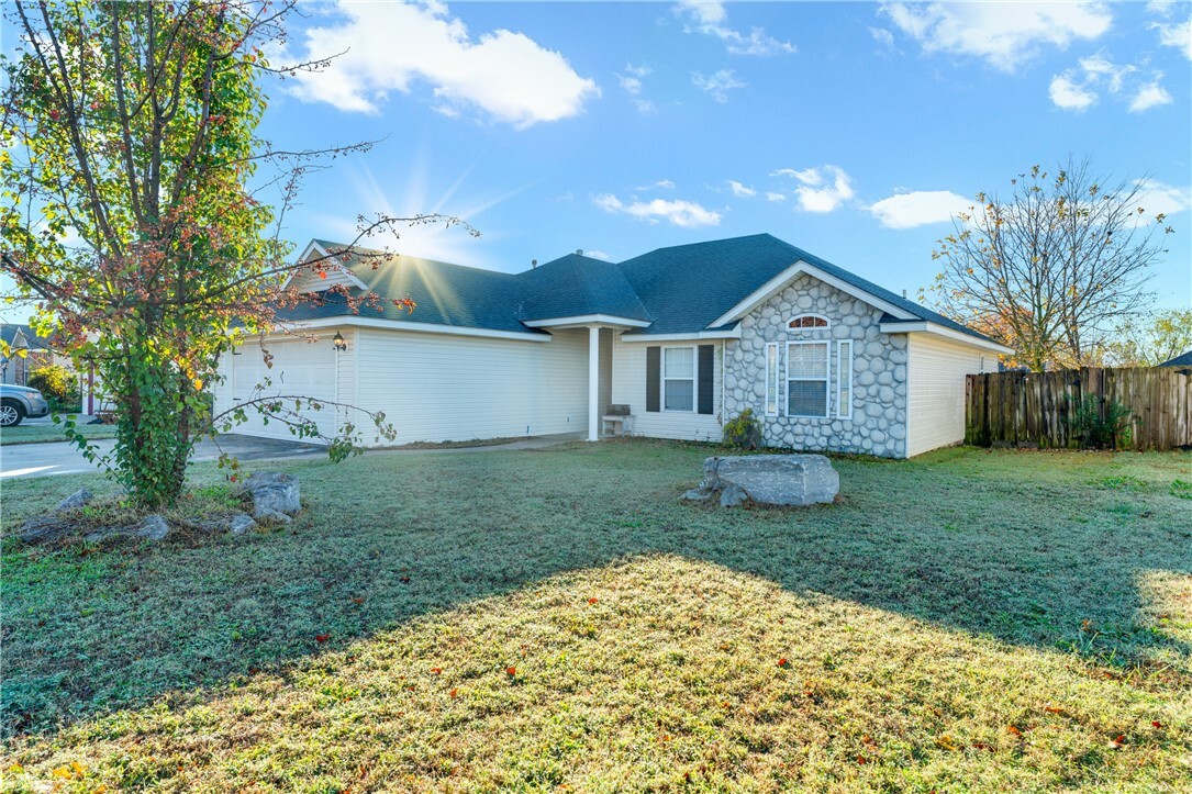 Property Photo:  1409 Sunrise Circle  AR 72761 