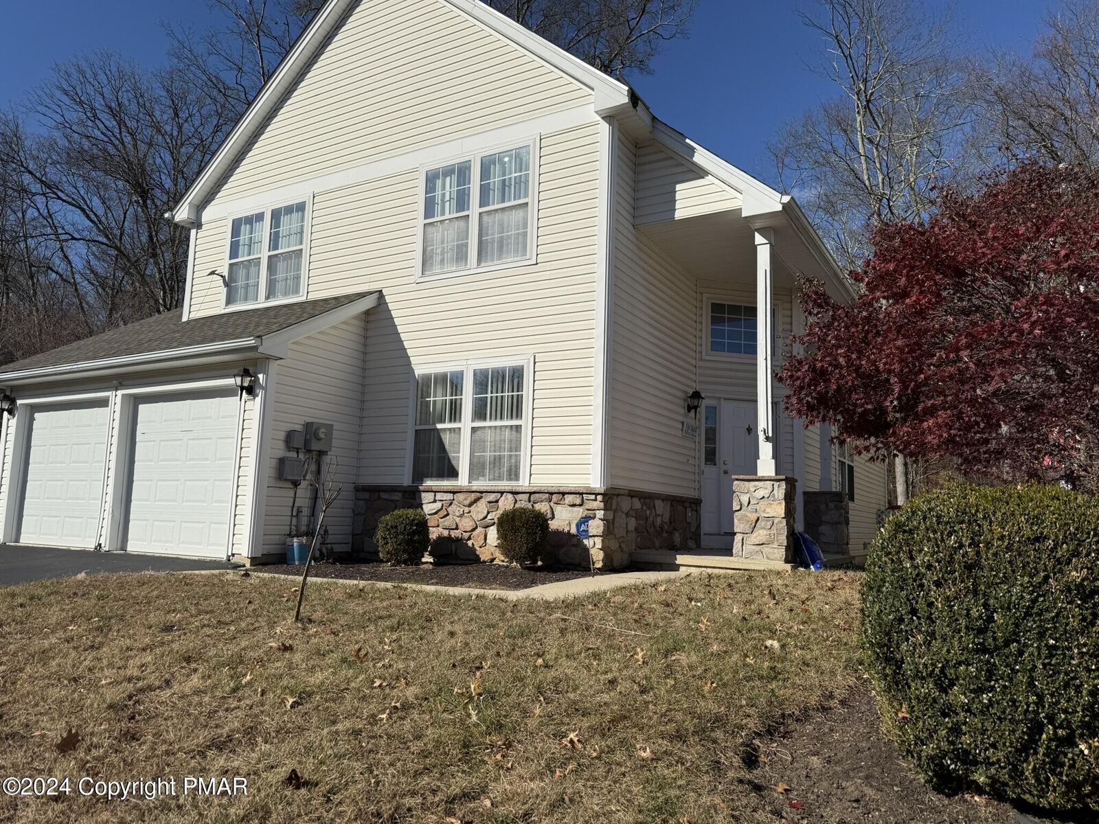 Property Photo: 216 Aspen Cmn PA 18302
