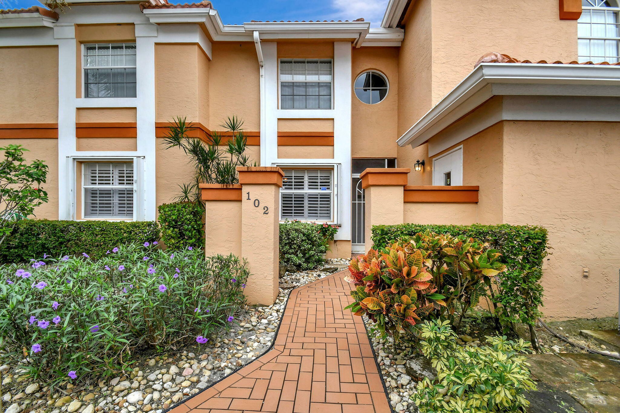 Property Photo:  9528 Shadybrook Drive 102  FL 33437 