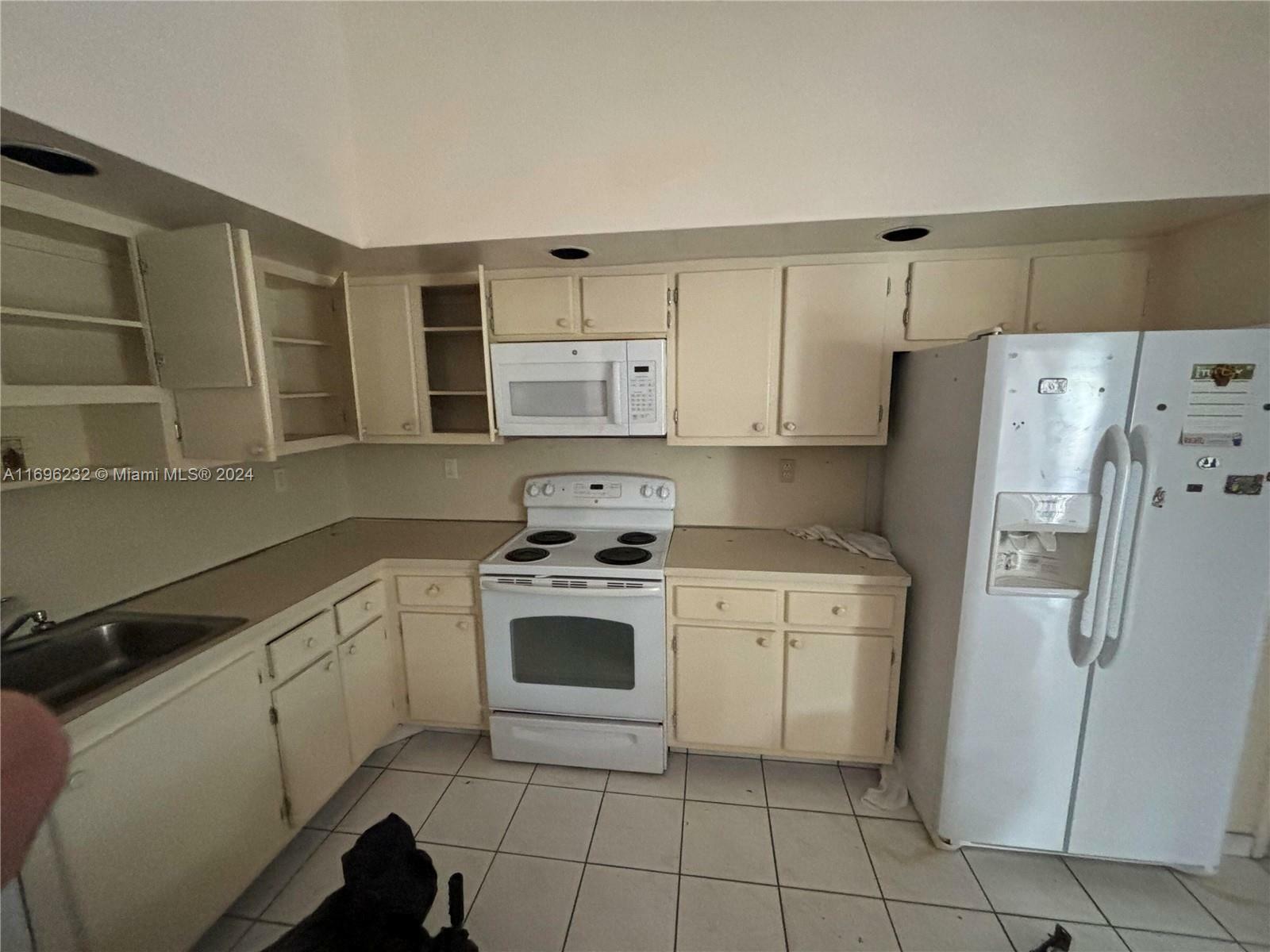 Property Photo:  12133 SW 110th St Cir S  FL 33186 