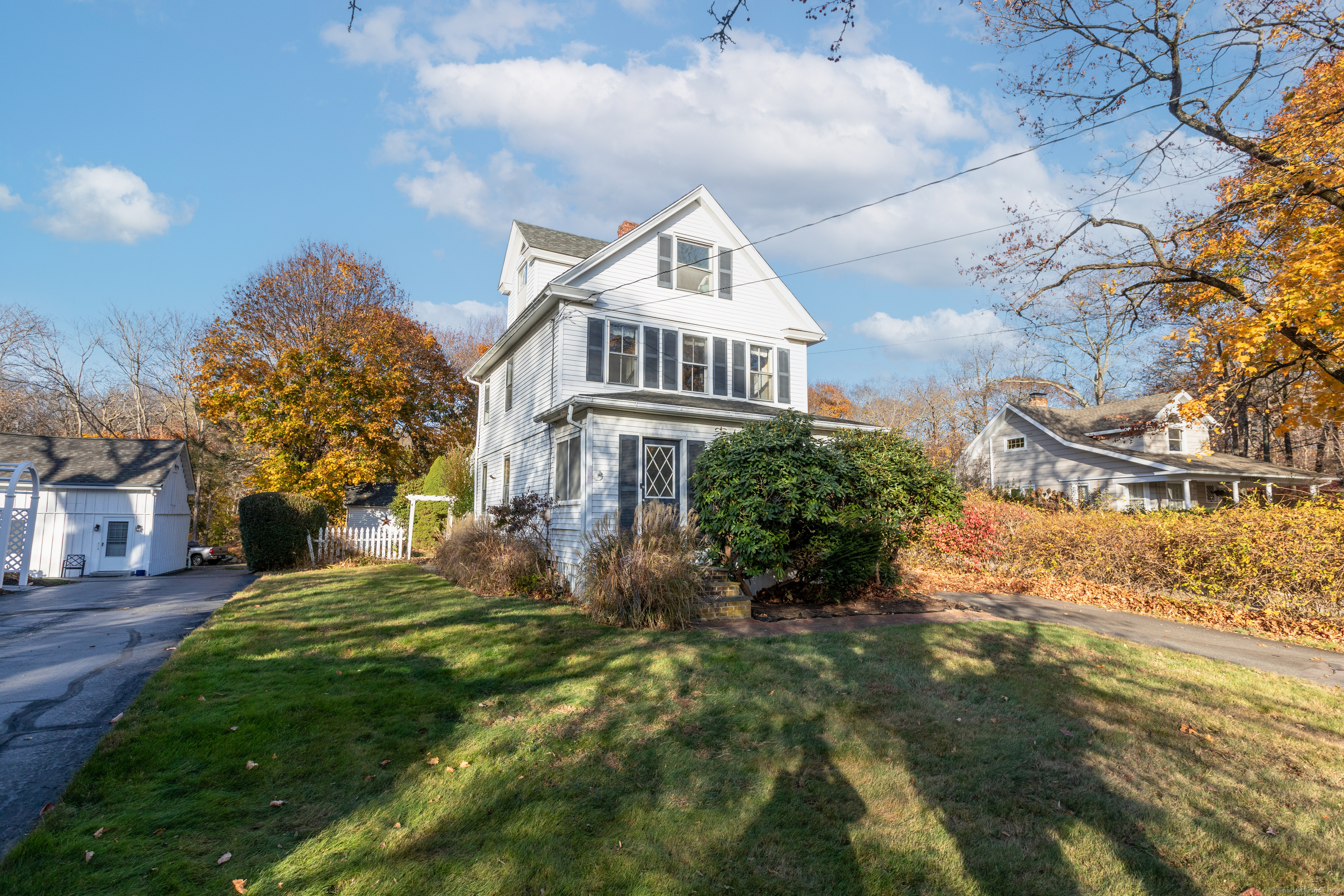 Property Photo:  961 Boston Post Road  CT 06443 