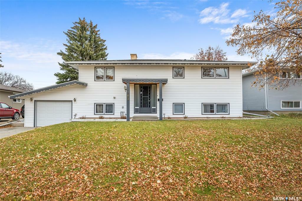 1309 King Crescent  Moose Jaw SK S6H 3G3 photo