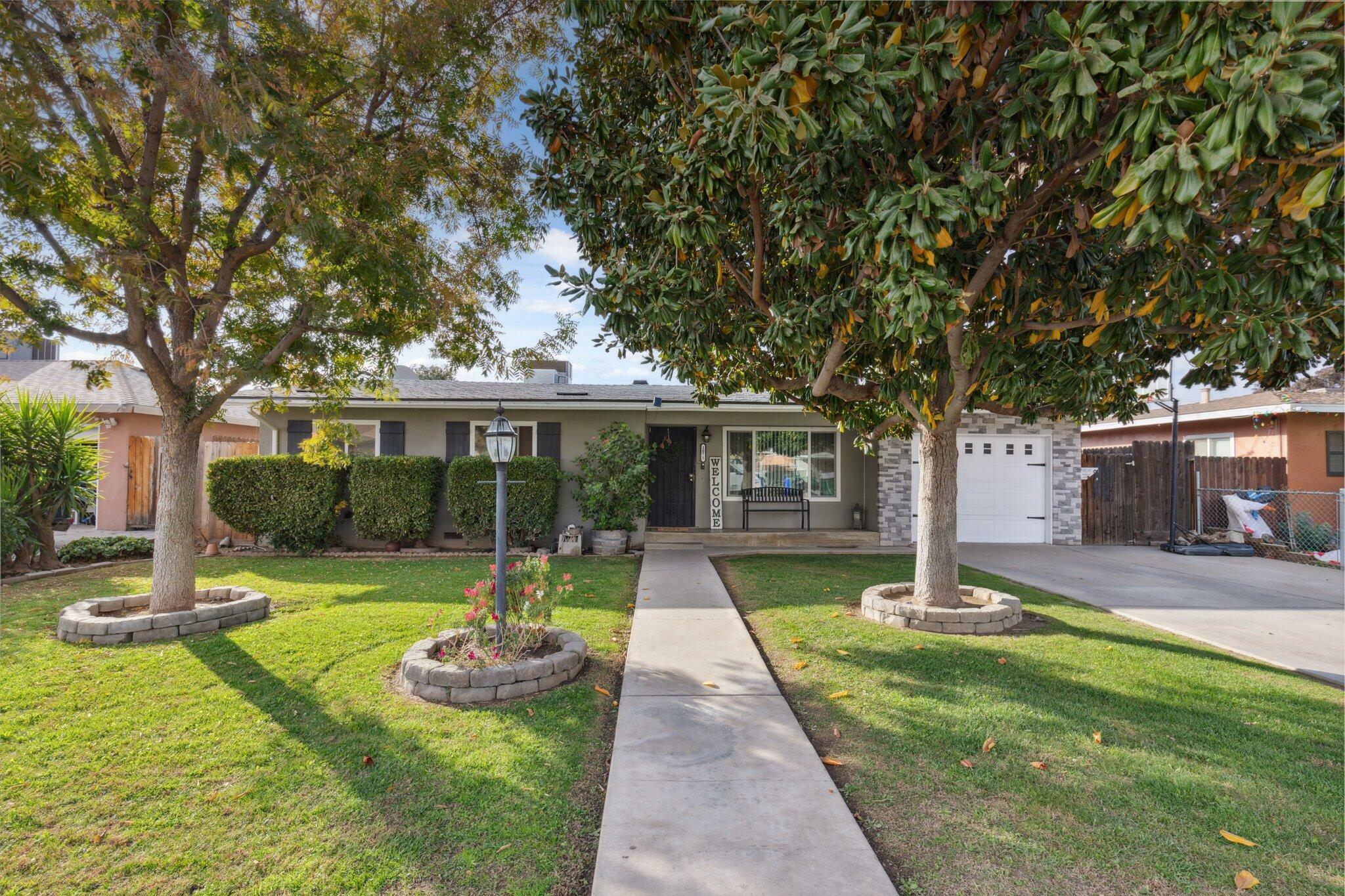 Property Photo:  1075 San Carlos Street  CA 93257 