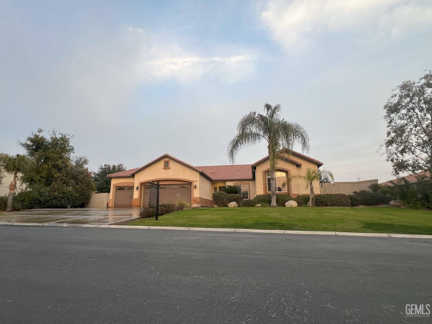 Property Photo:  6607 Carracci Lane  CA 93306 