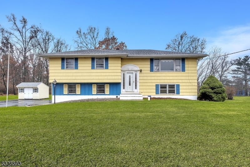 Property Photo:  6 Mallard Rd  NJ 08844 