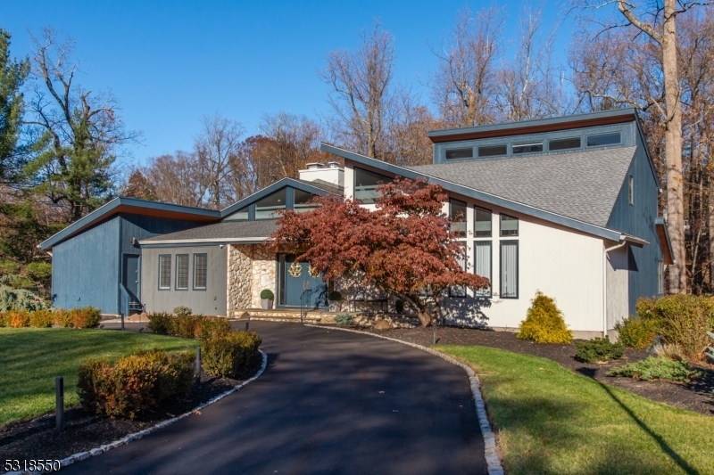 Property Photo:  20 Maywood Ct  NJ 07006 