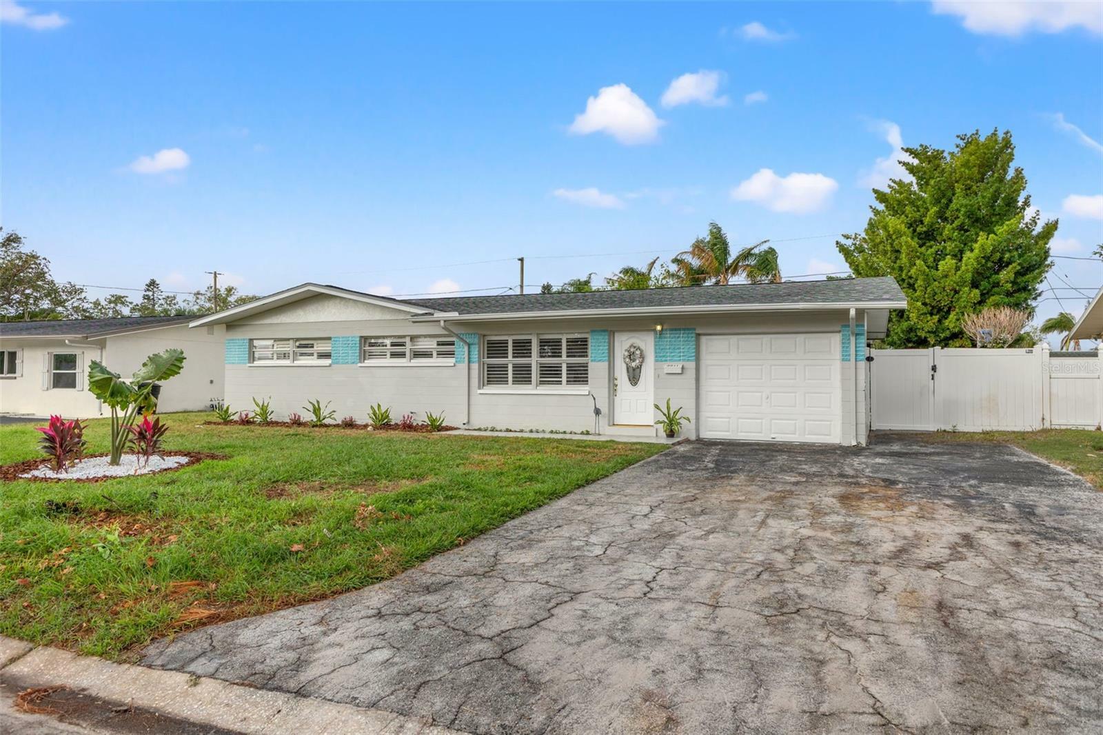 Property Photo:  3611 Searobin Dr SE  FL 33705 