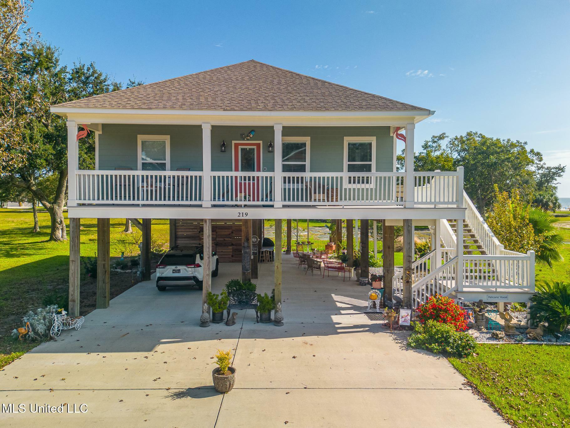 Property Photo:  219 Oak Gardens Avenue  MS 39560 