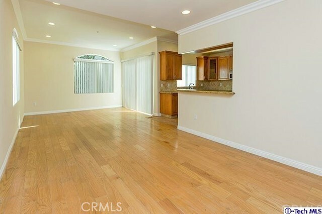 Property Photo:  735 E Angeleno 3  CA 91501 