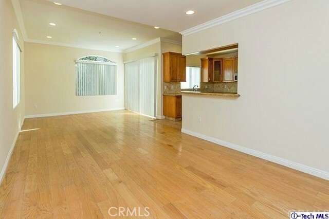 Property Photo:  735 E Angeleno 3  CA 91501 