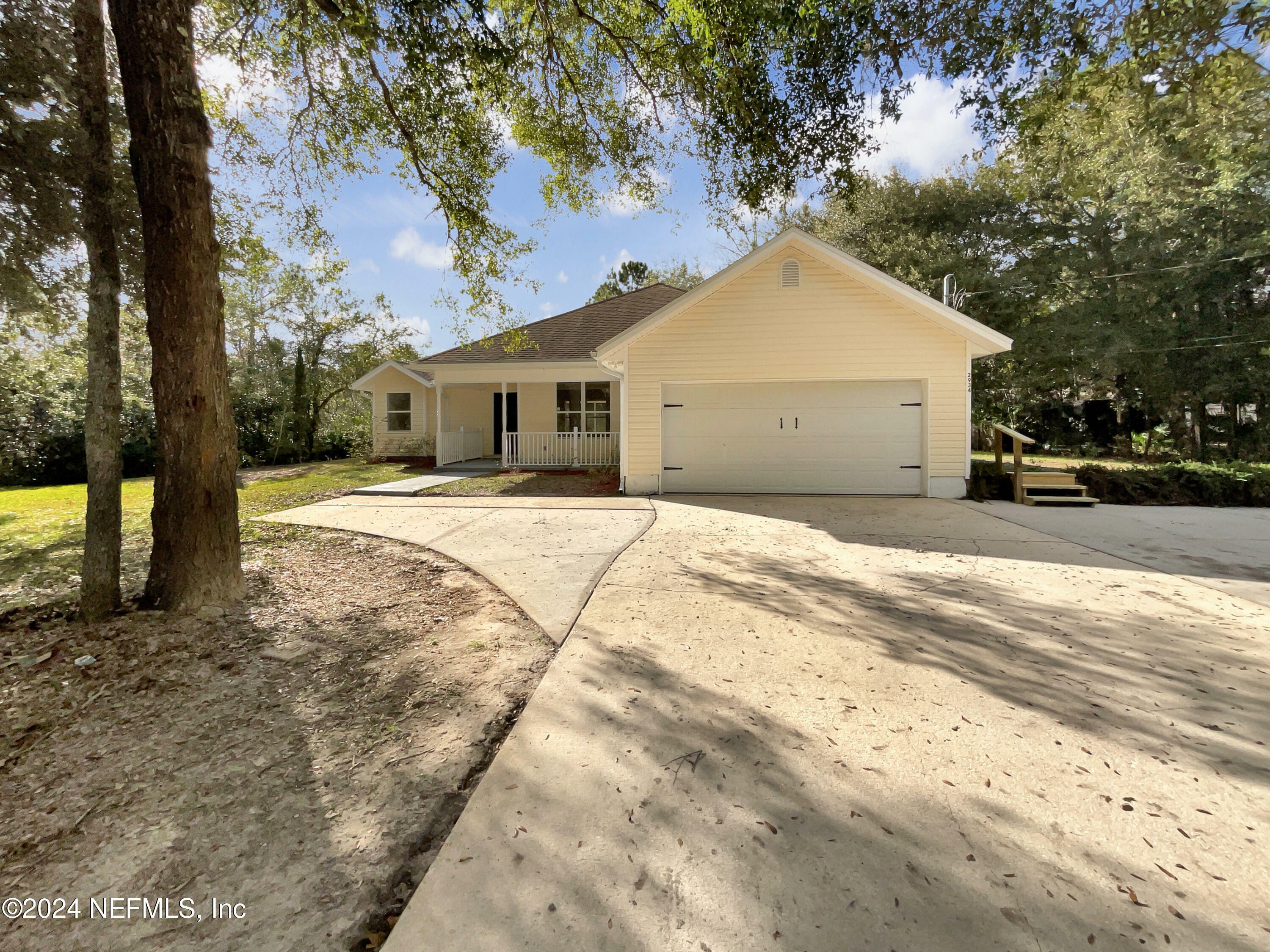 Property Photo: 2934 Squirrel Court FL 32068