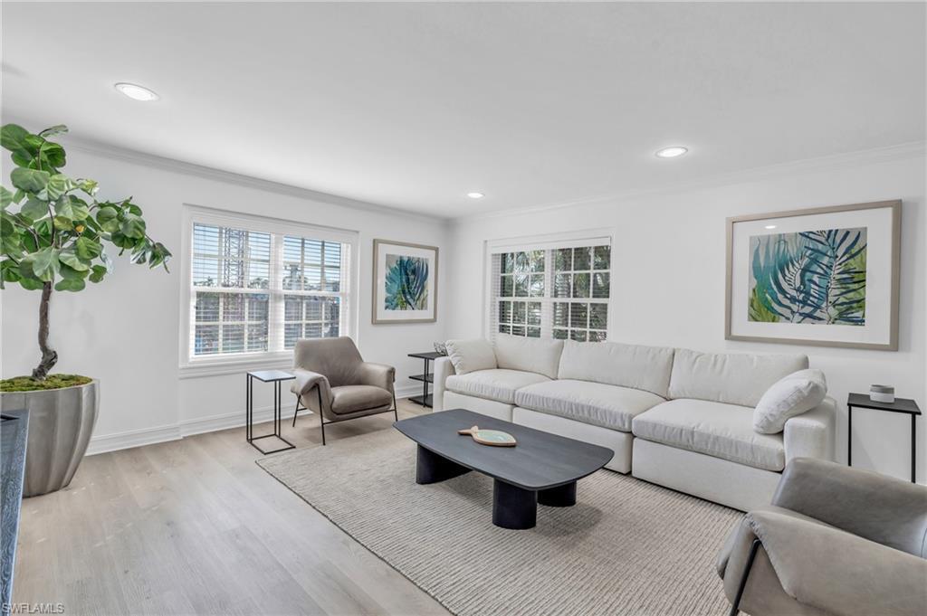 Property Photo: 271 Broad Ave S 203 FL 34102