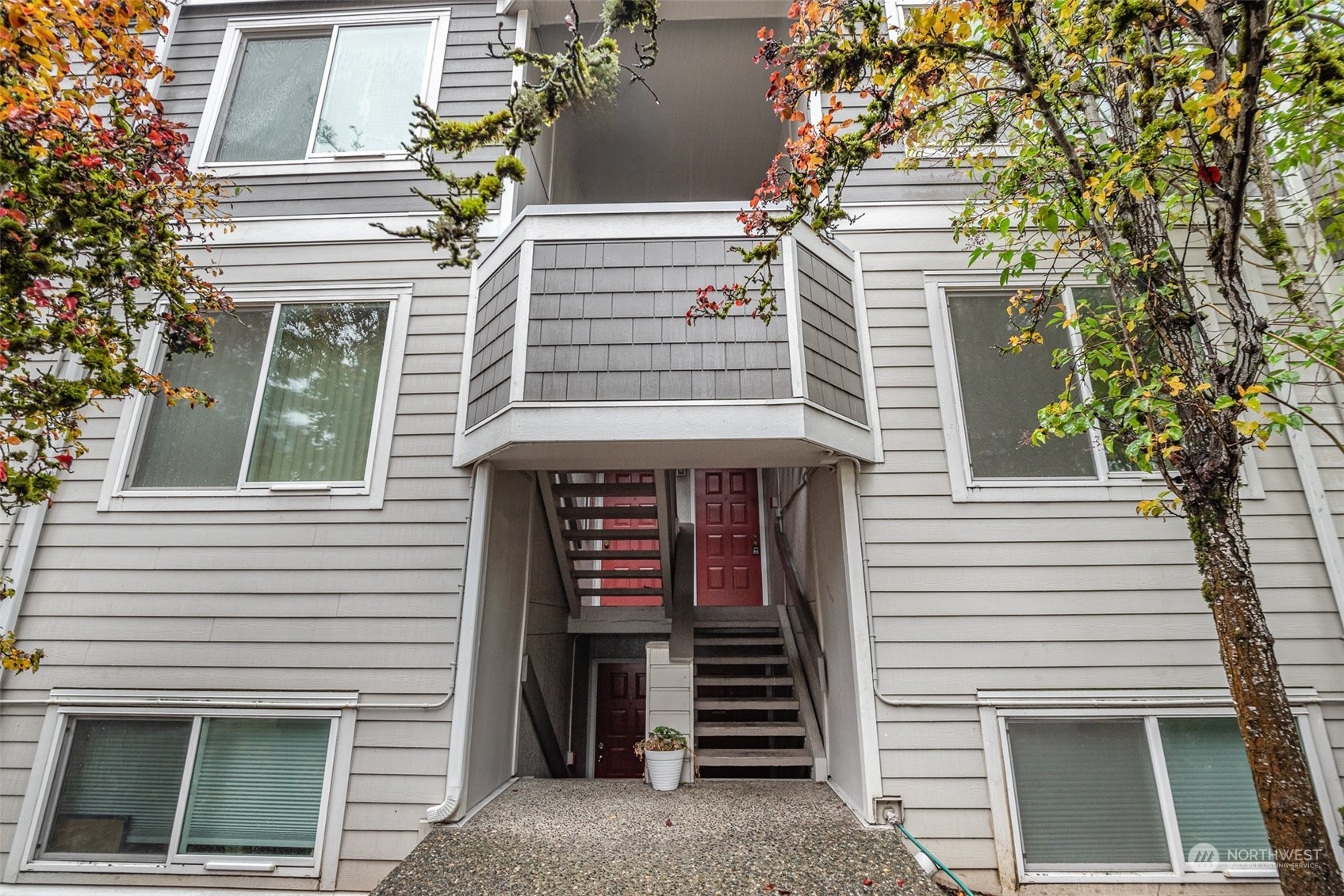 Property Photo:  4200  Factoria Boulevard SE B4  WA 98006 