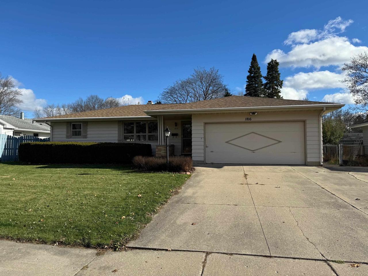 Property Photo:  1816 North Concord Drive  WI 53545 