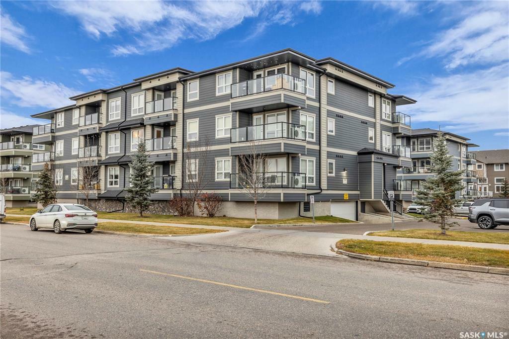 Property Photo:  104 Willis Crescent 2101  SK S7T 0W8 