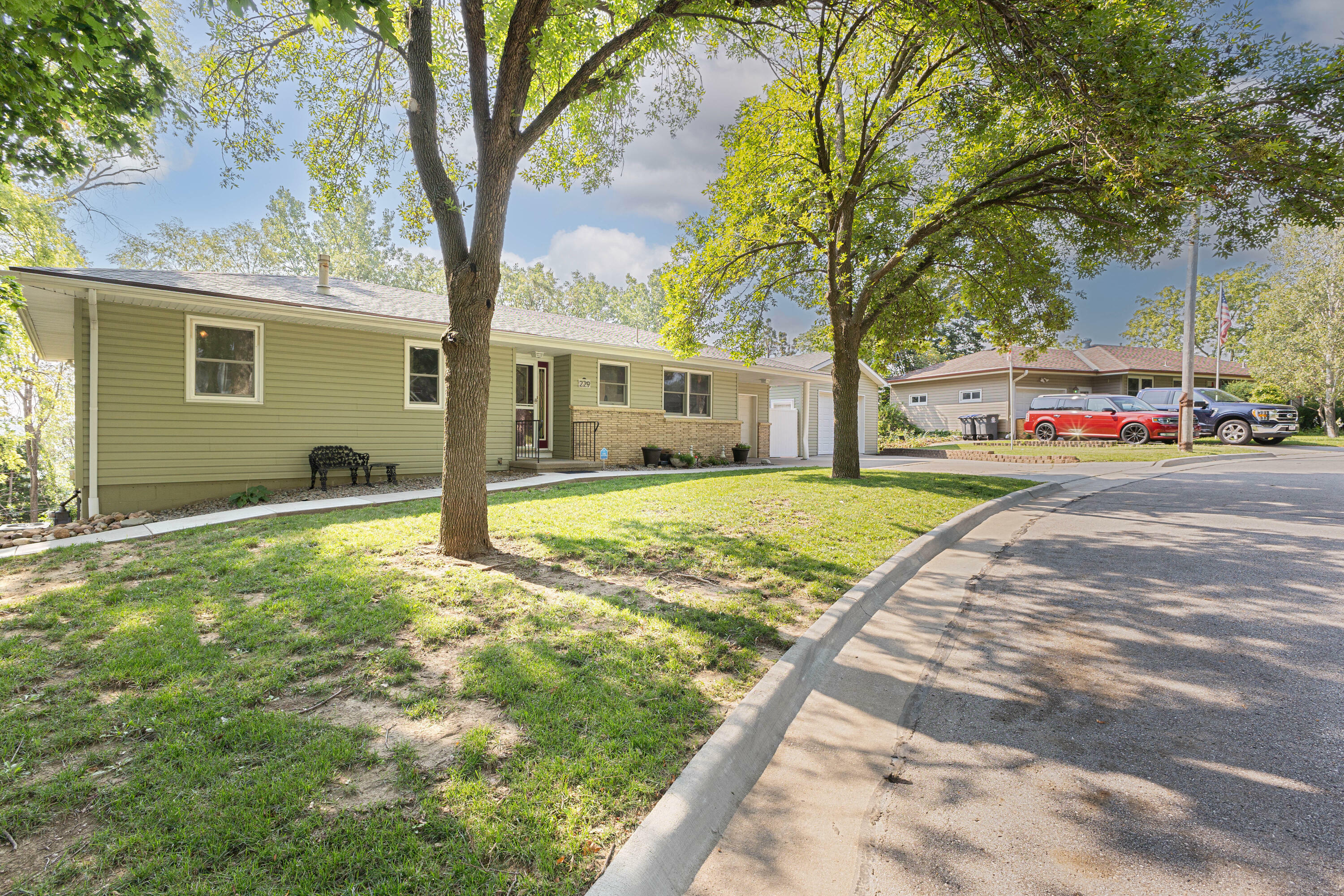 Property Photo:  229 Wendy Heights Road  IA 51503 