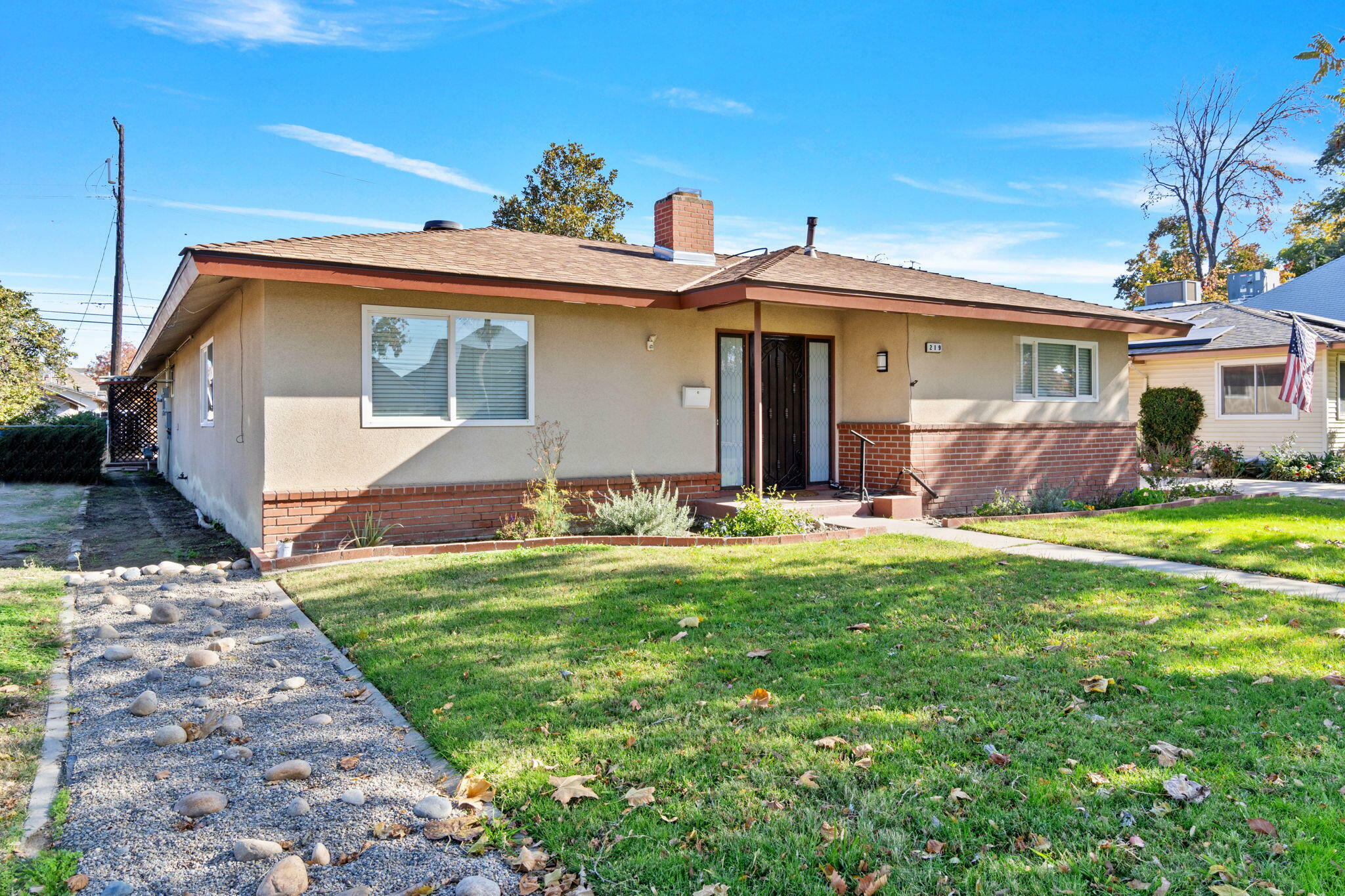 Property Photo:  219 N 6th Street  CA 93625 