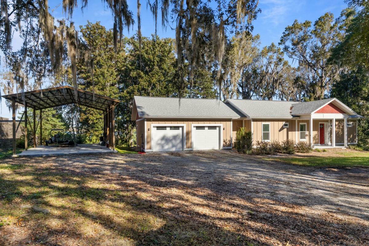 Property Photo:  24708 SE 101st Avenue  FL 32640 