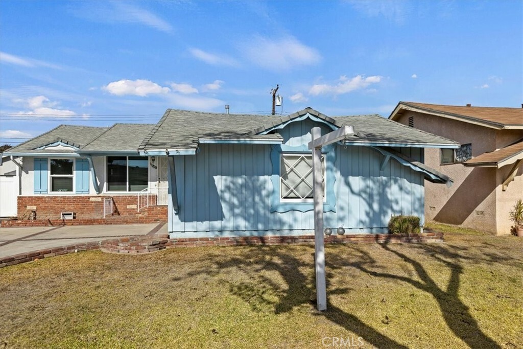 Property Photo:  11329 214th Street  CA 90715 