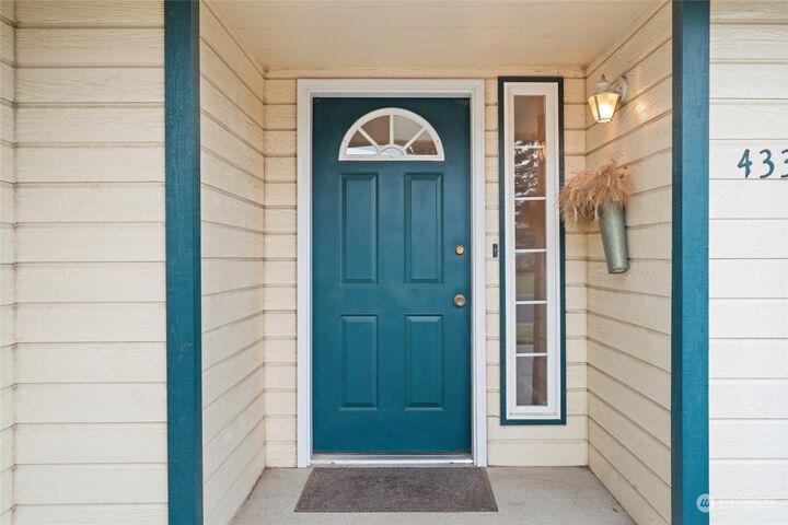 Property Photo:  433 SE Stanford Place  WA 99324 