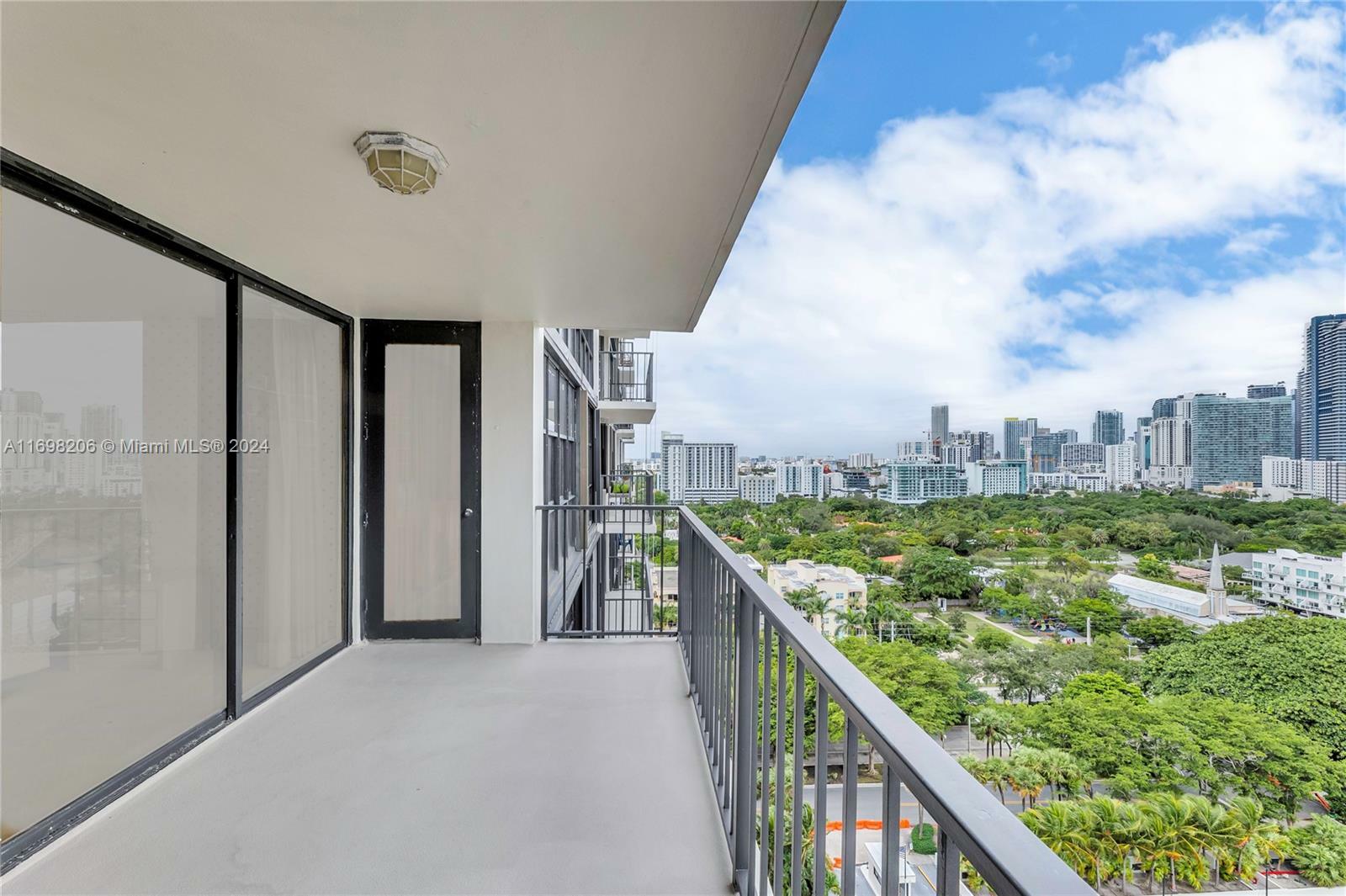 Property Photo:  1901 Brickell Ave B1912  FL 33129 