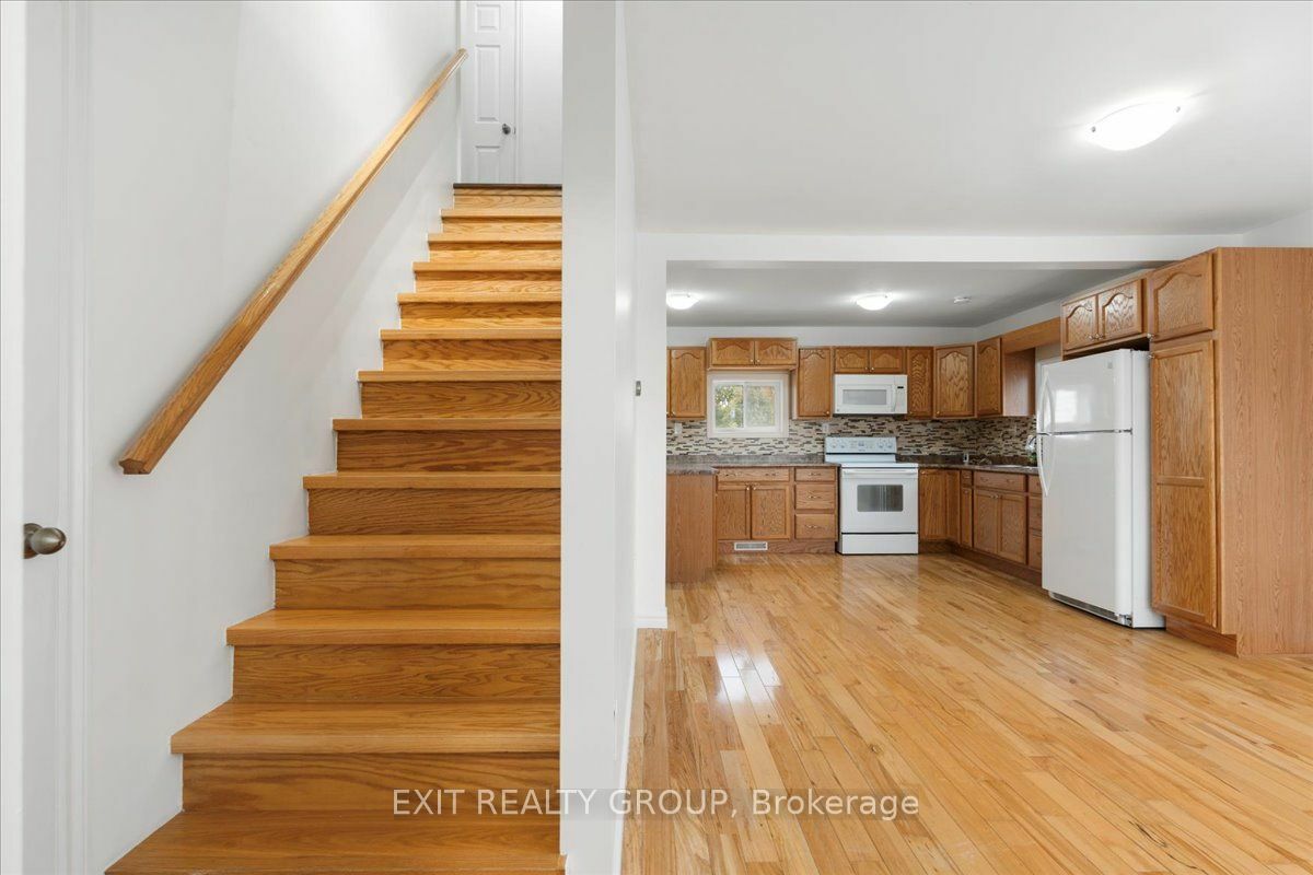 Property Photo:  156 Catharine St  ON K8P 1M8 