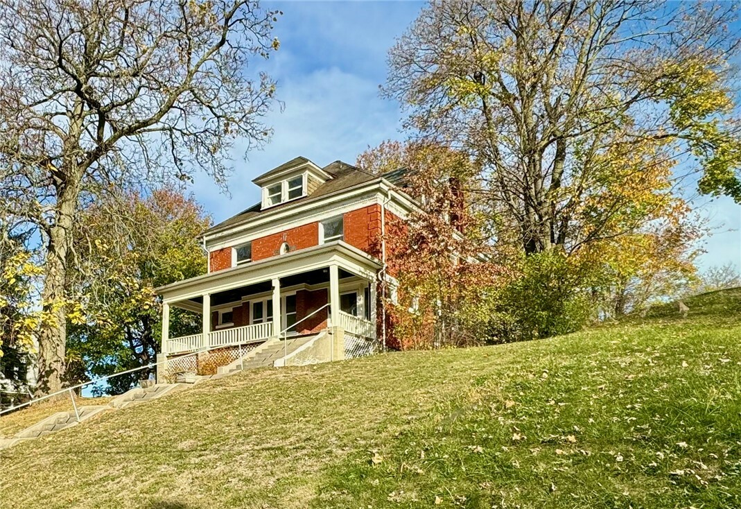 Property Photo:  320 Locust Ave  PA 15301 