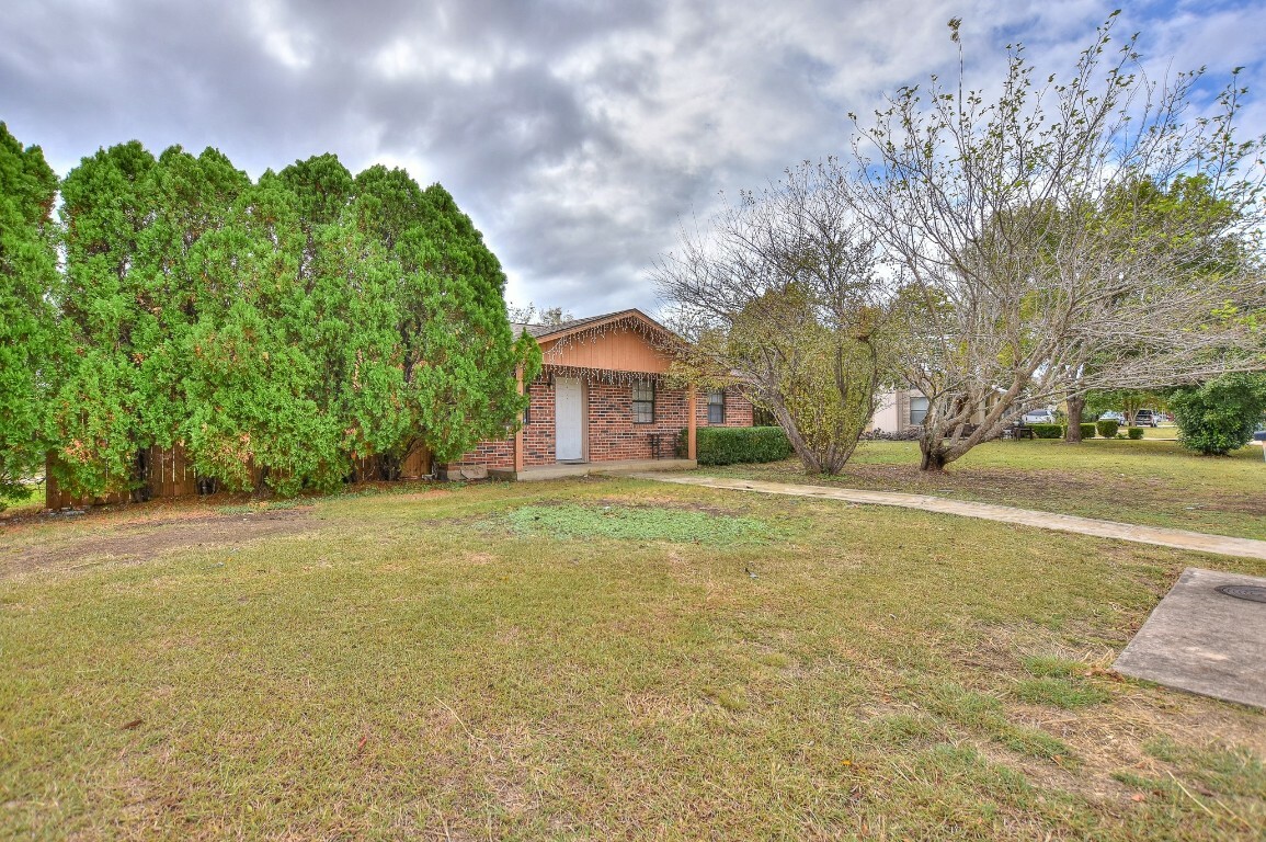 Property Photo:  1204 Southwalk Street  TX 78626 