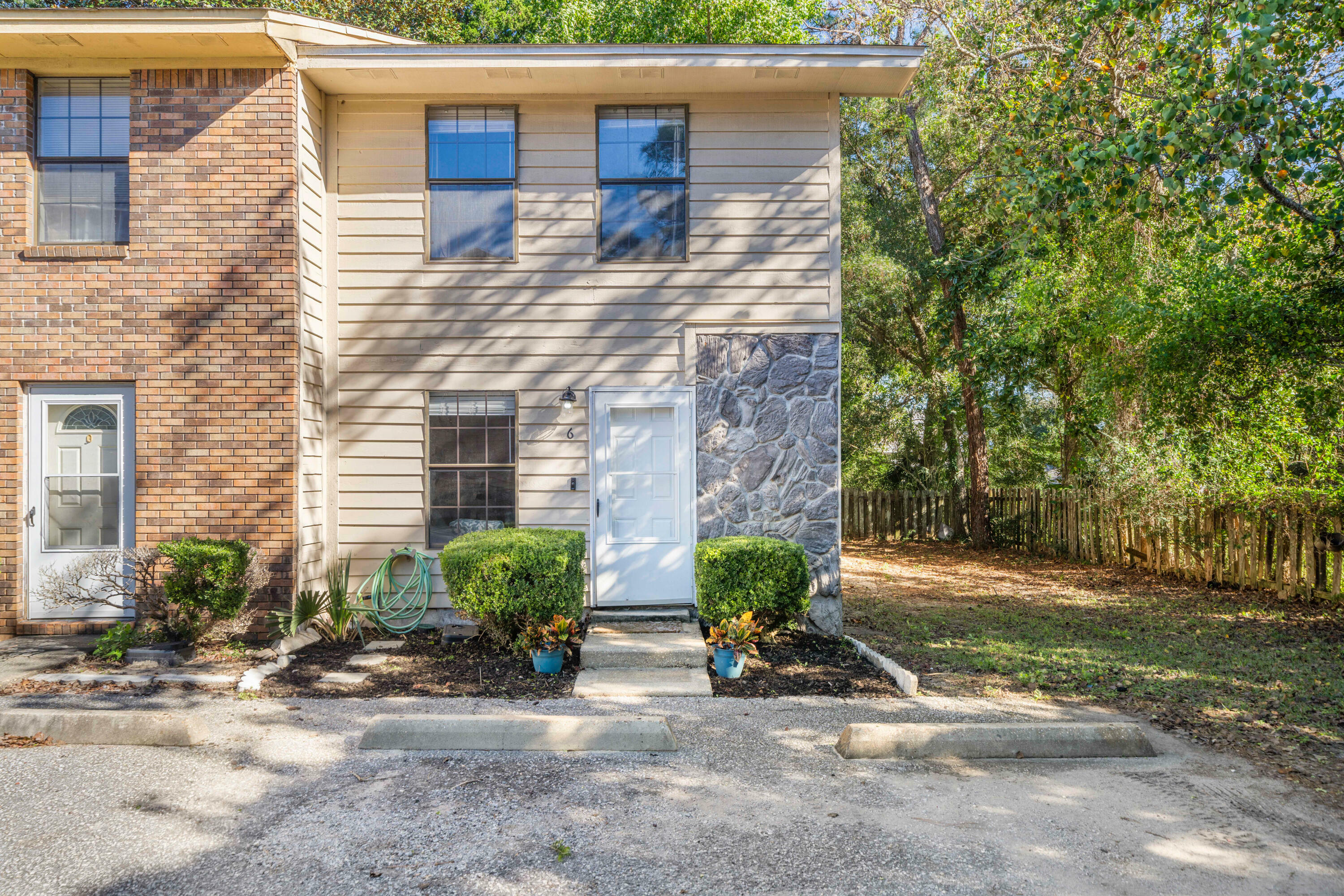 Property Photo: 611 Center Street 6 FL 32547