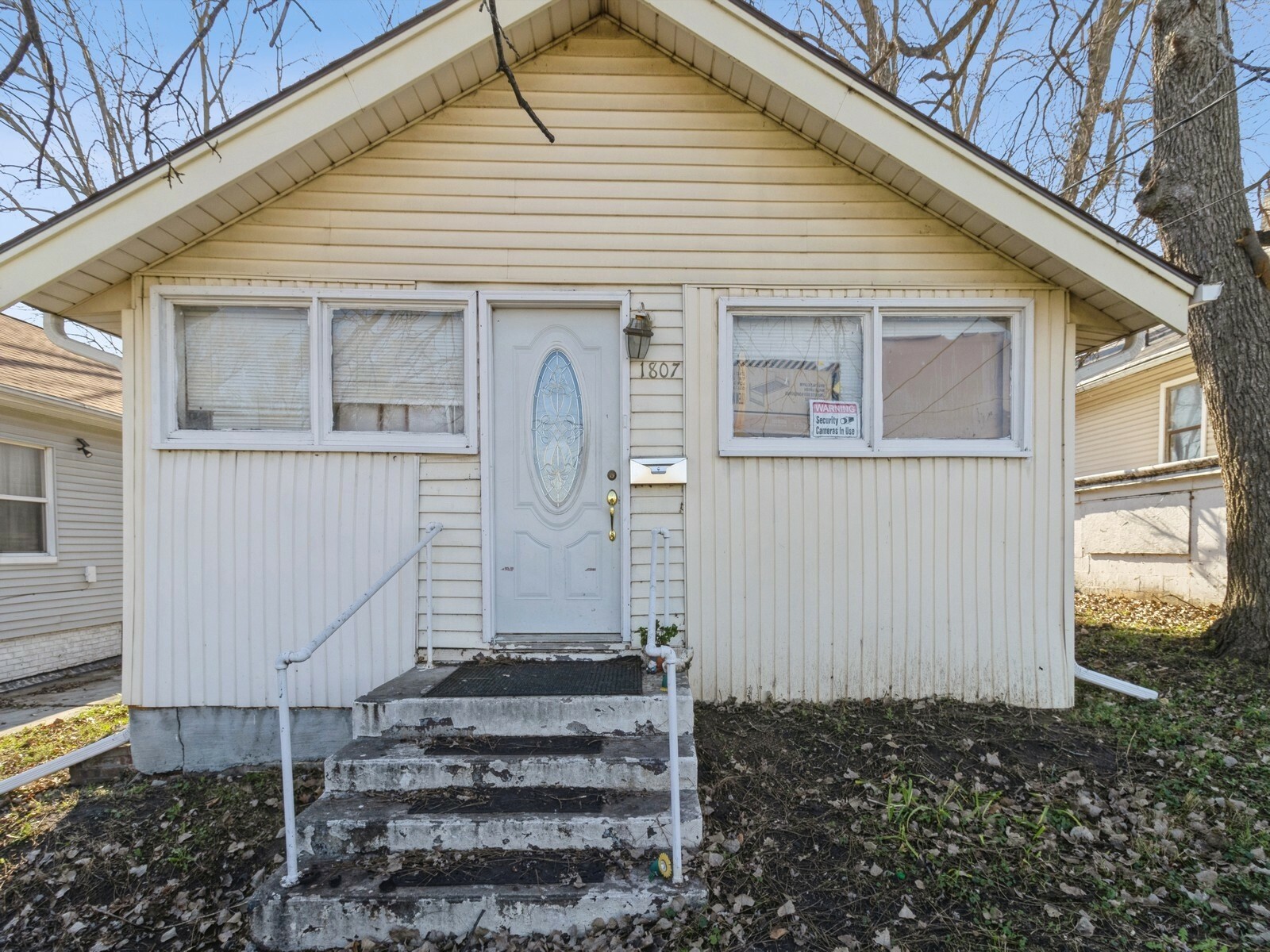 Property Photo:  1807 Maple Street  IA 50316 