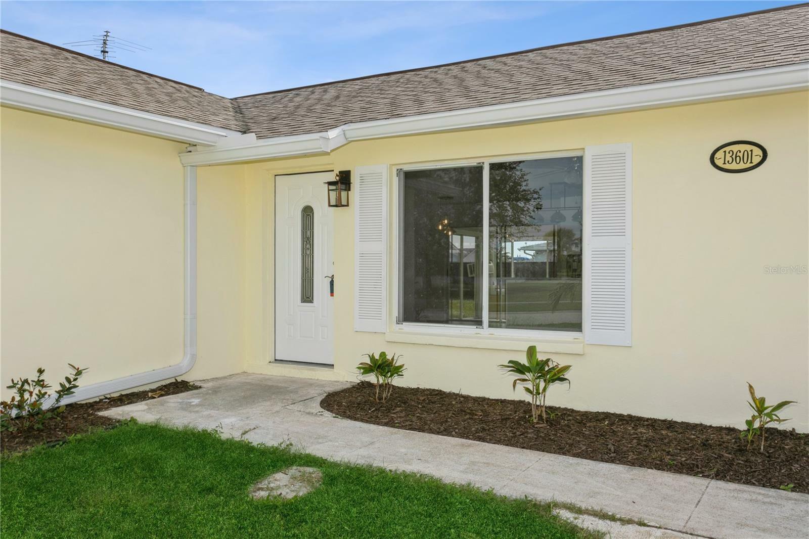 Property Photo:  13601 Isabell Avenue  FL 33981 