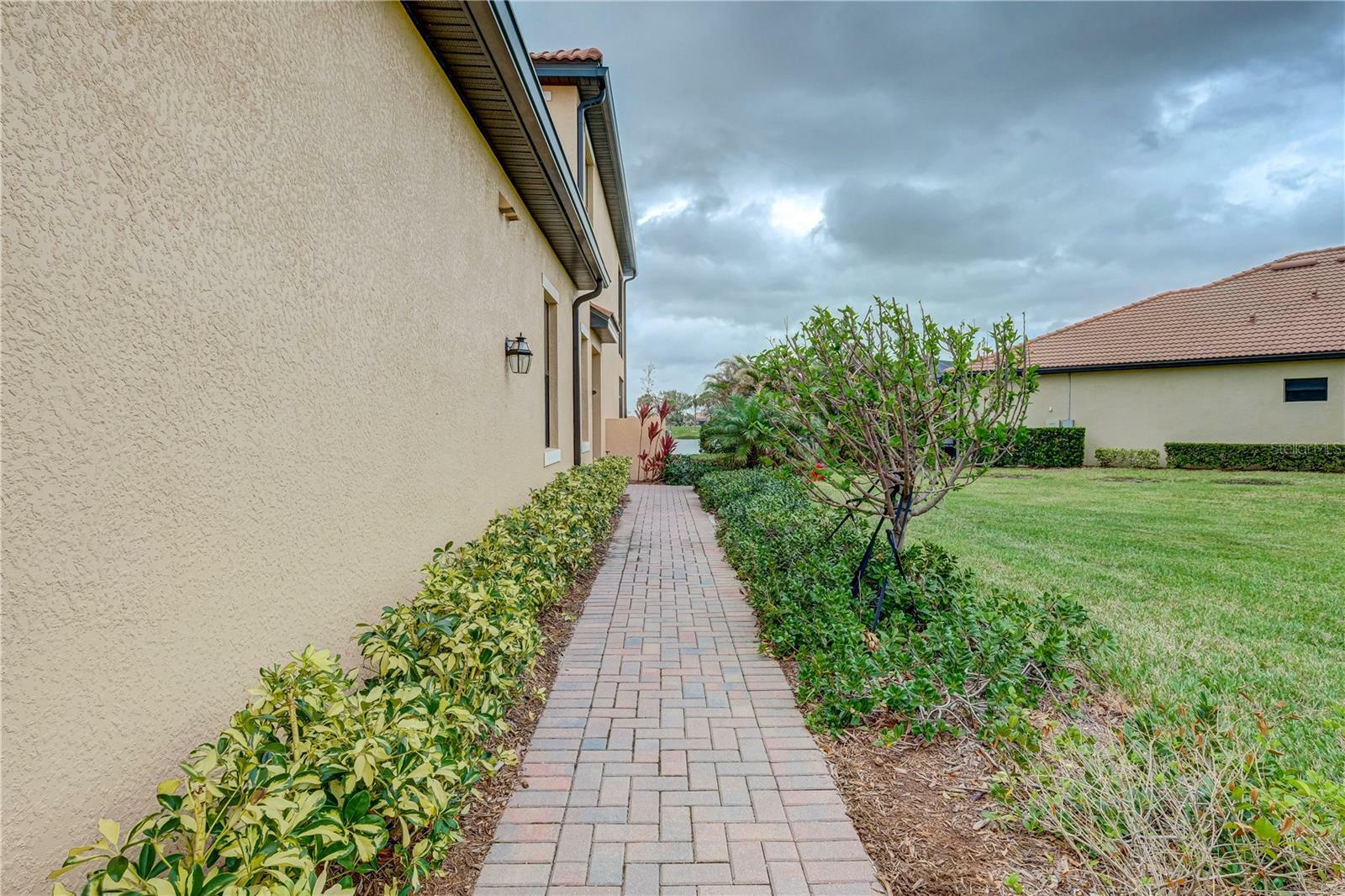 Property Photo:  10820 Tarflower Drive 102  FL 34293 