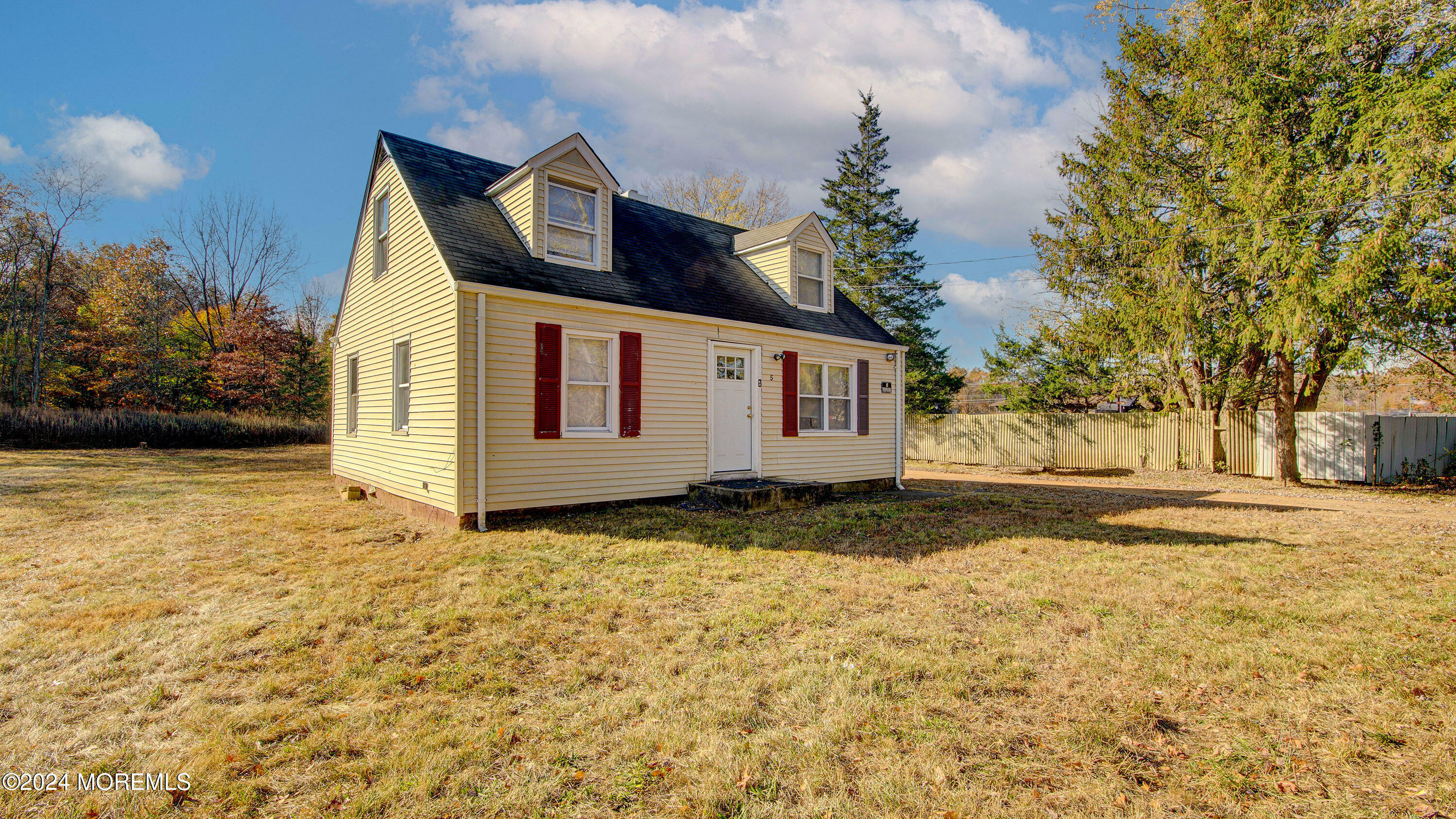 Property Photo:  5 Union Hill Road  NJ 08831 