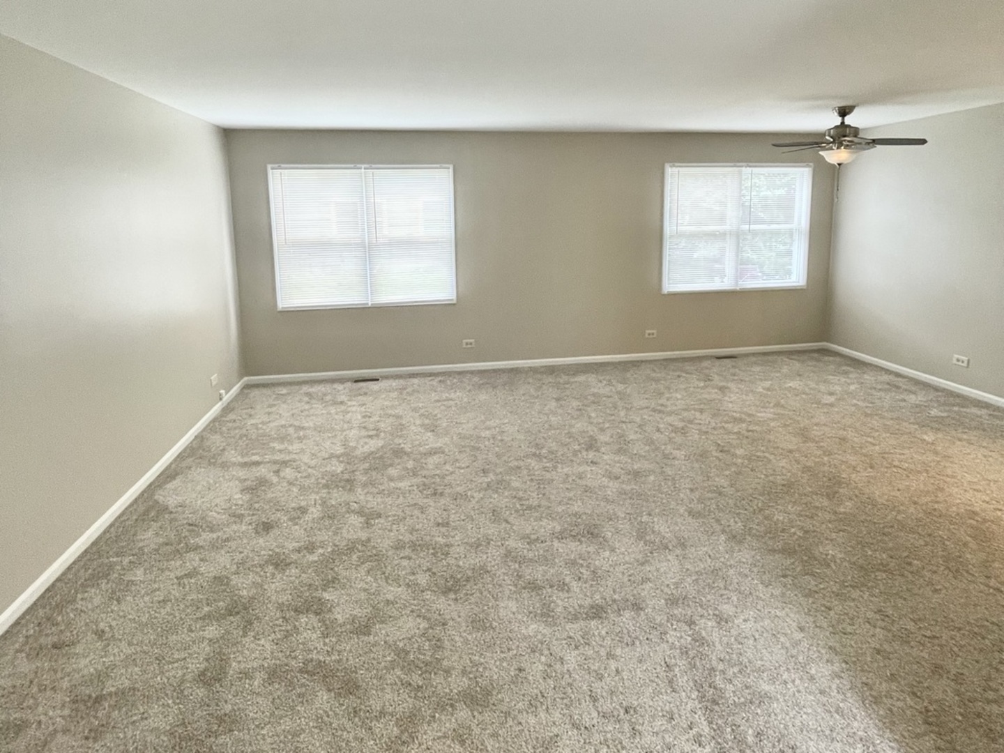 Property Photo:  277 Camelot Lane  IL 60188 