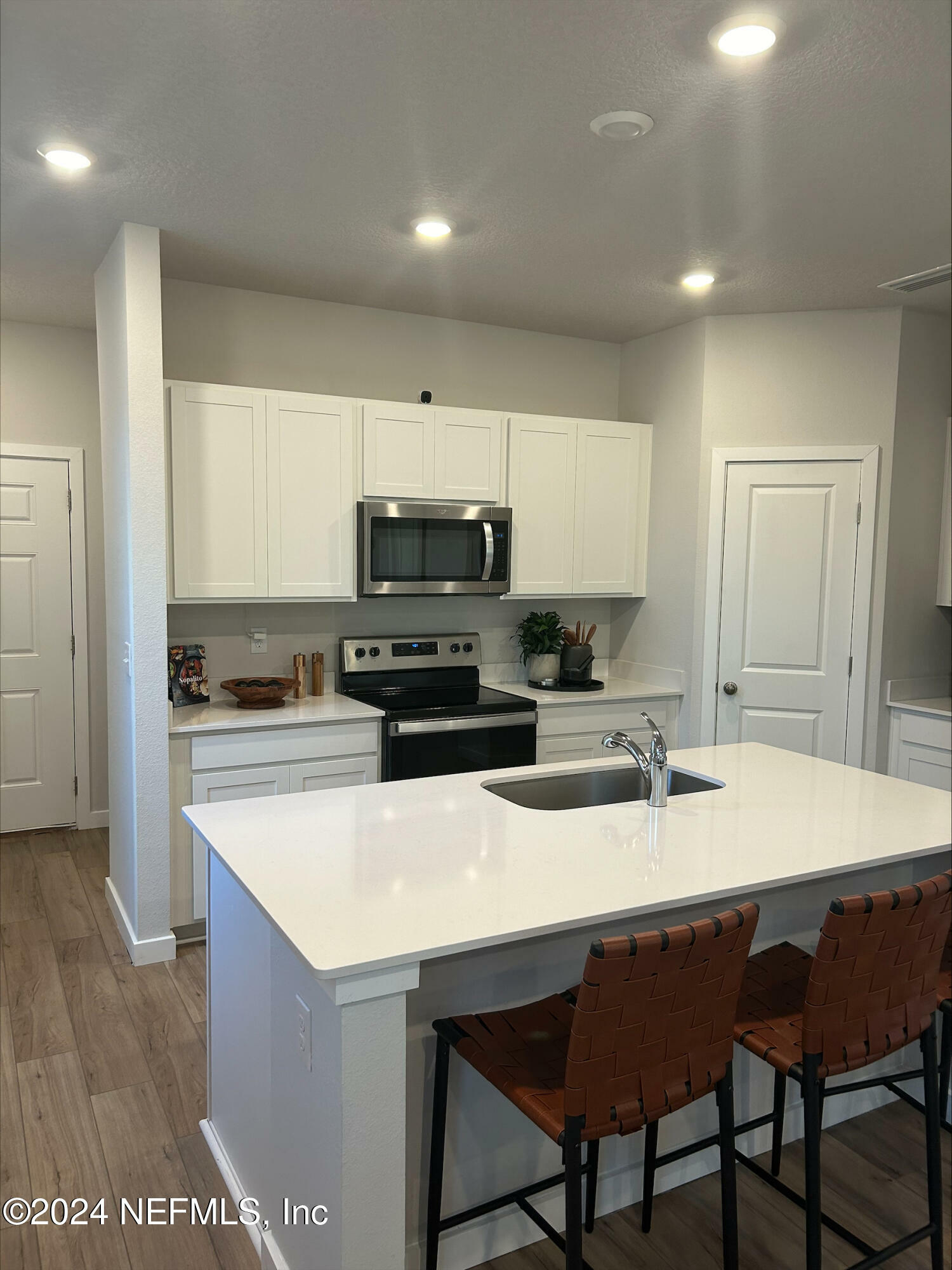 Property Photo:  10673 Waterfield Rd Road 19  FL 32210 