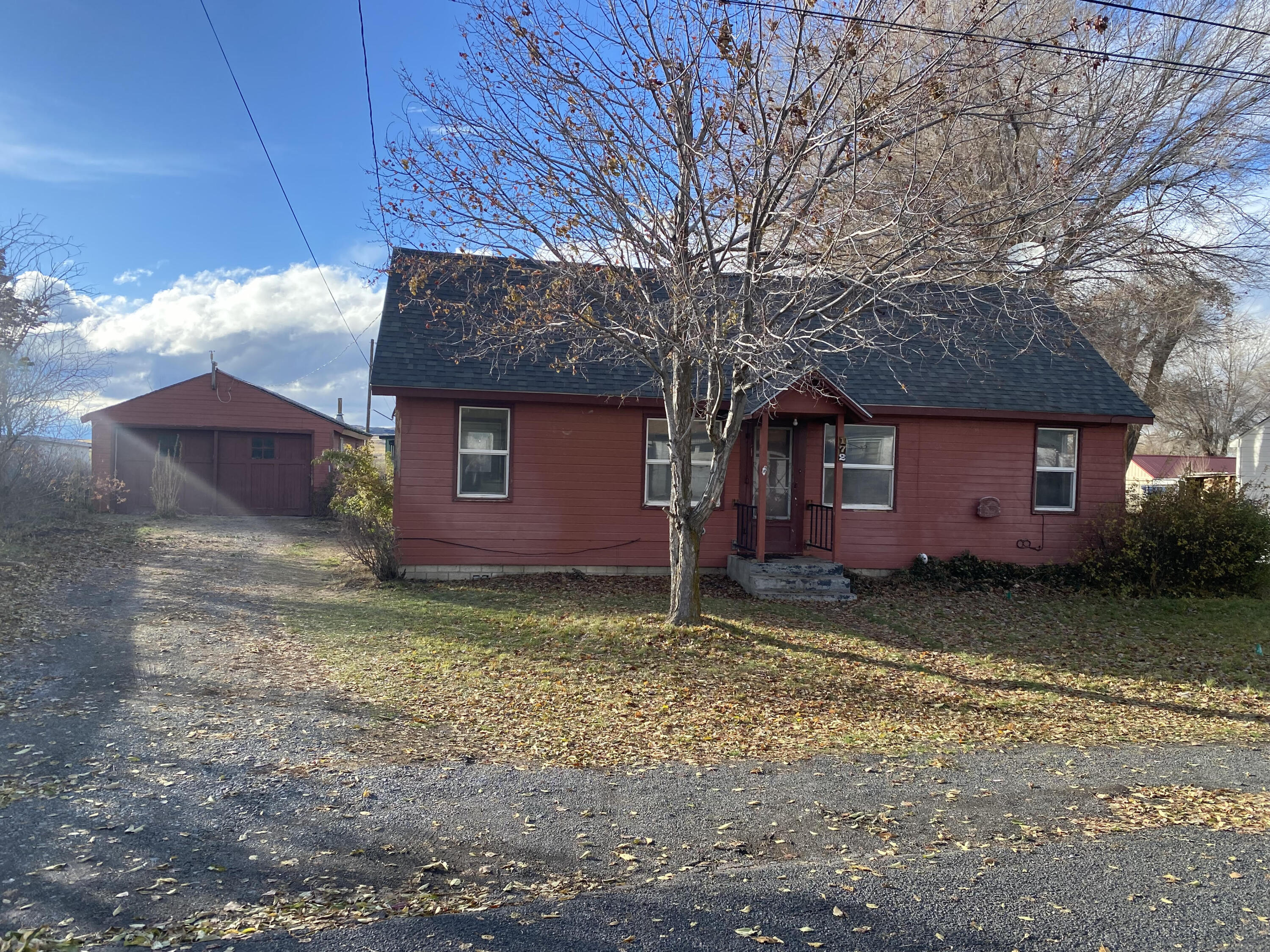 Property Photo: 172 Court Drive OR 97633