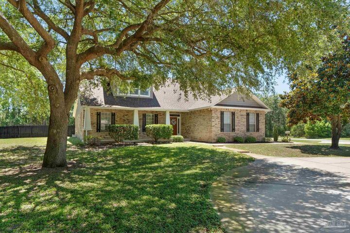 Property Photo: 1876 Edgewood Dr FL 32566